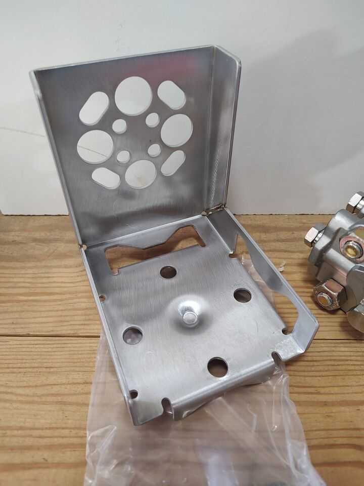 QTY 11: PRESSURE TRANSMITTER - PRESSURE TRANSMITTER