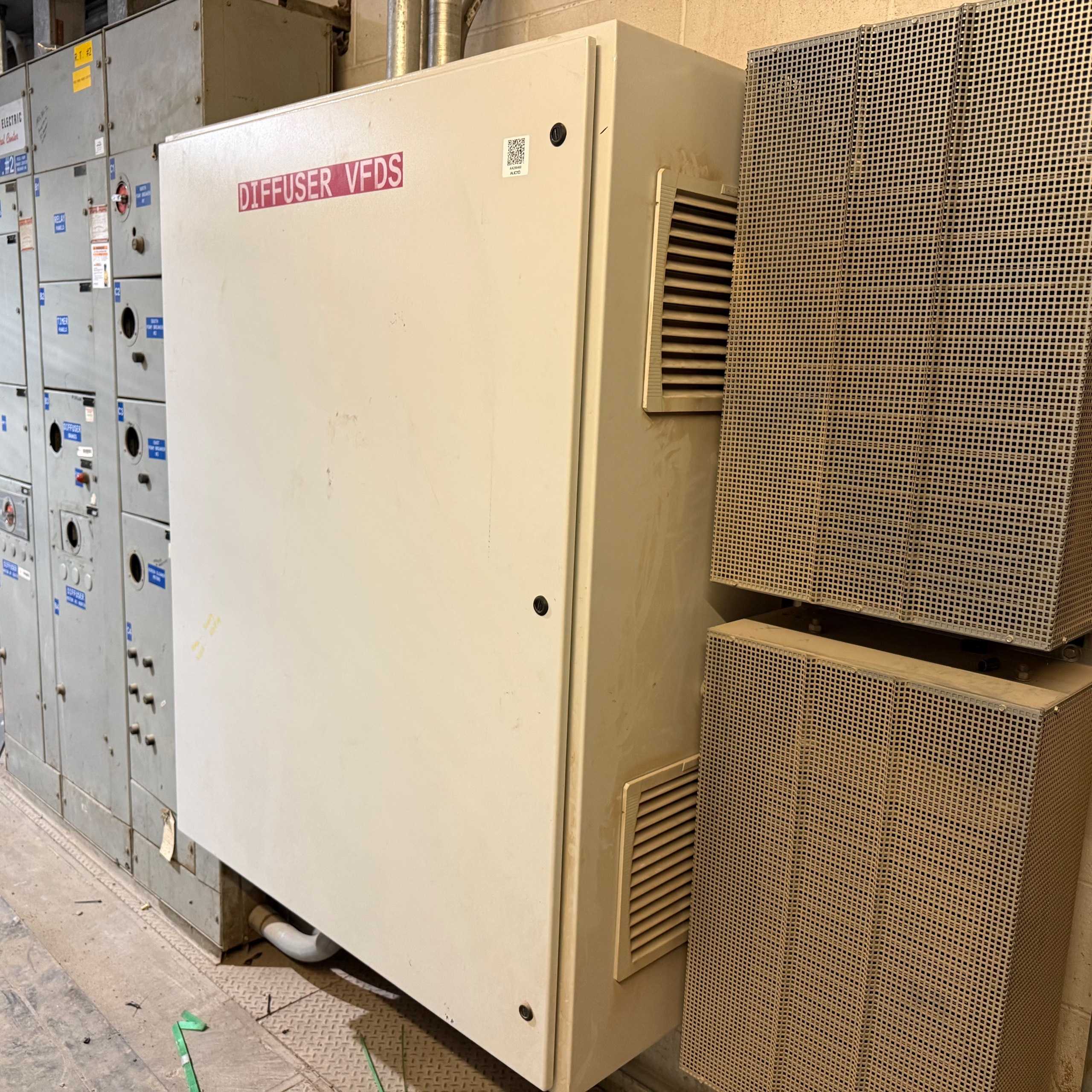 QTY 2: SEW-EURODRIVE MDX60A1100-503-4-00 DIFFUSER VFDS - AC VFD DRIVES