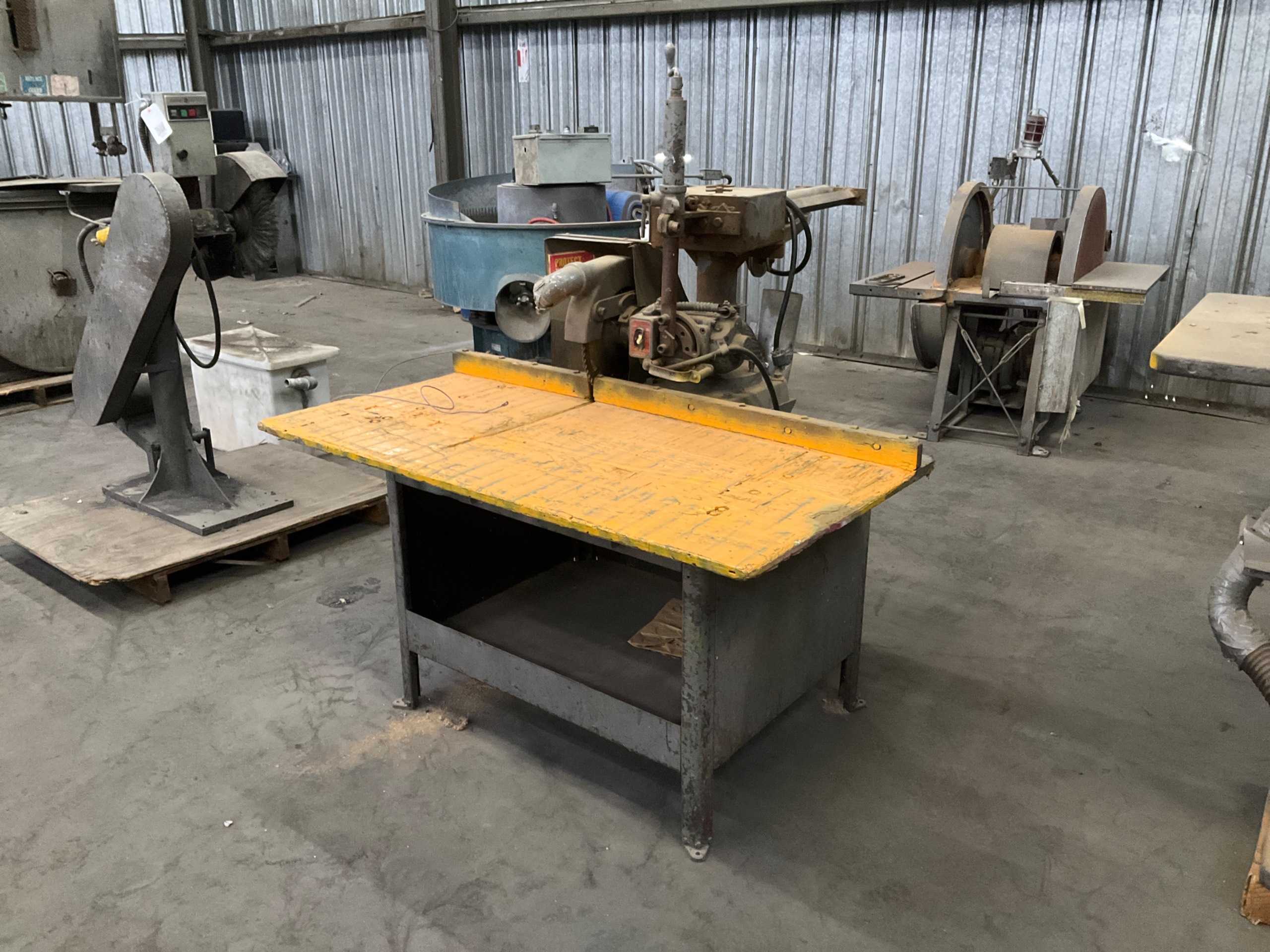 RADIAL ARM SAW WITH TABLE - METAL SAWS