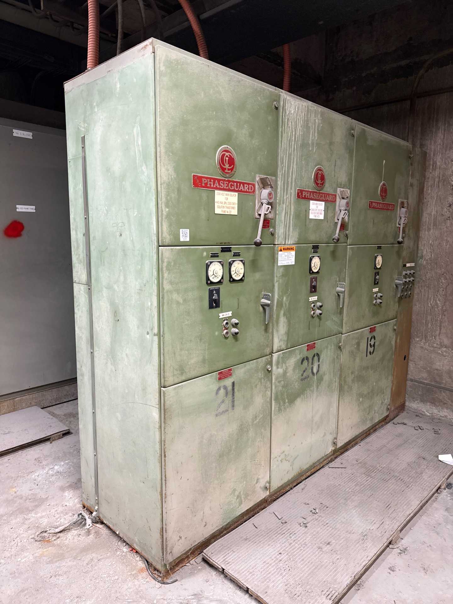 Bulk QTY of Canadian Controllers Phaseguard Switchgear - POWER DISTRIBUTION SWITCHGEAR
