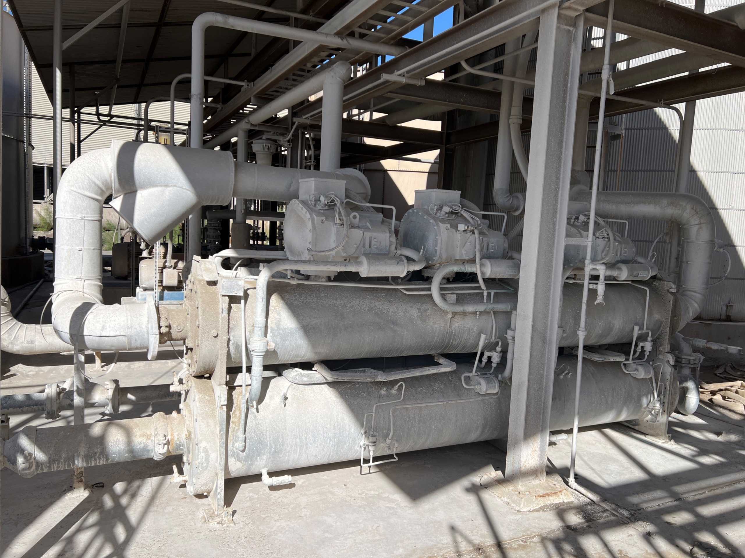 CARRIER 30HXC206M 200 TON CHILLER - CHILLERS