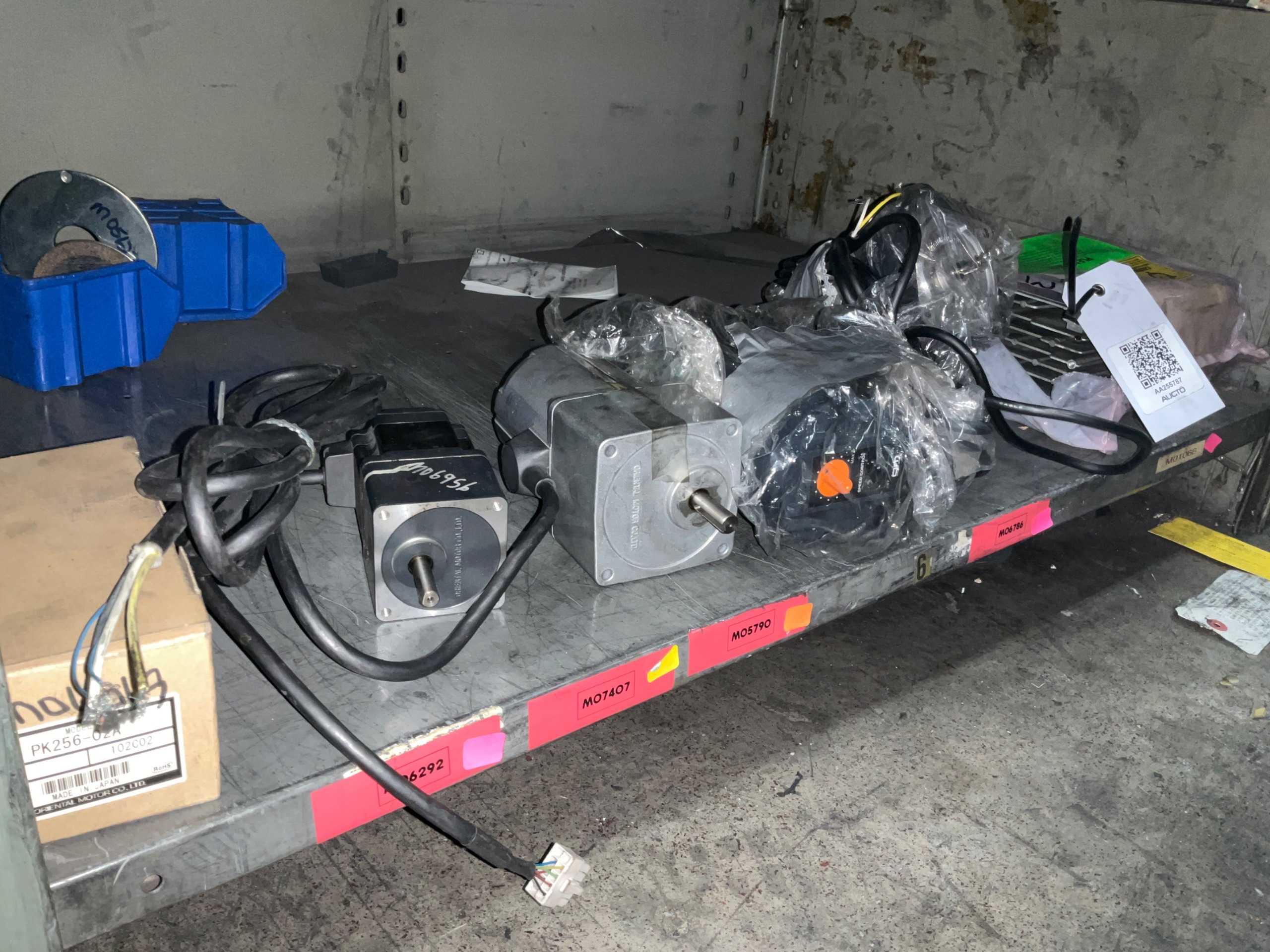 BULK QTY OF INDUSTRIAL PARTS