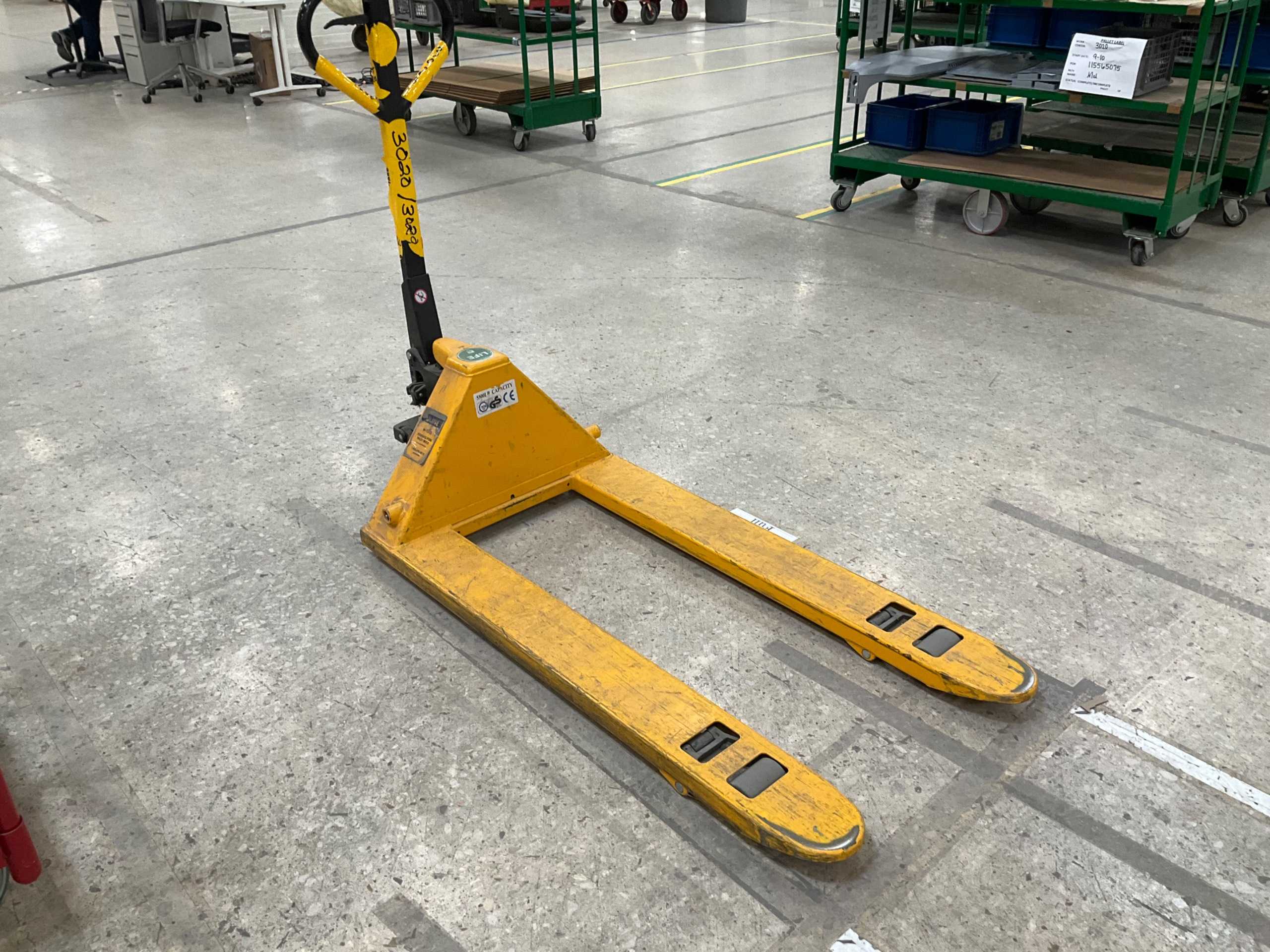 MANUAL PALLET JACK - MANUAL PALLET JACKS