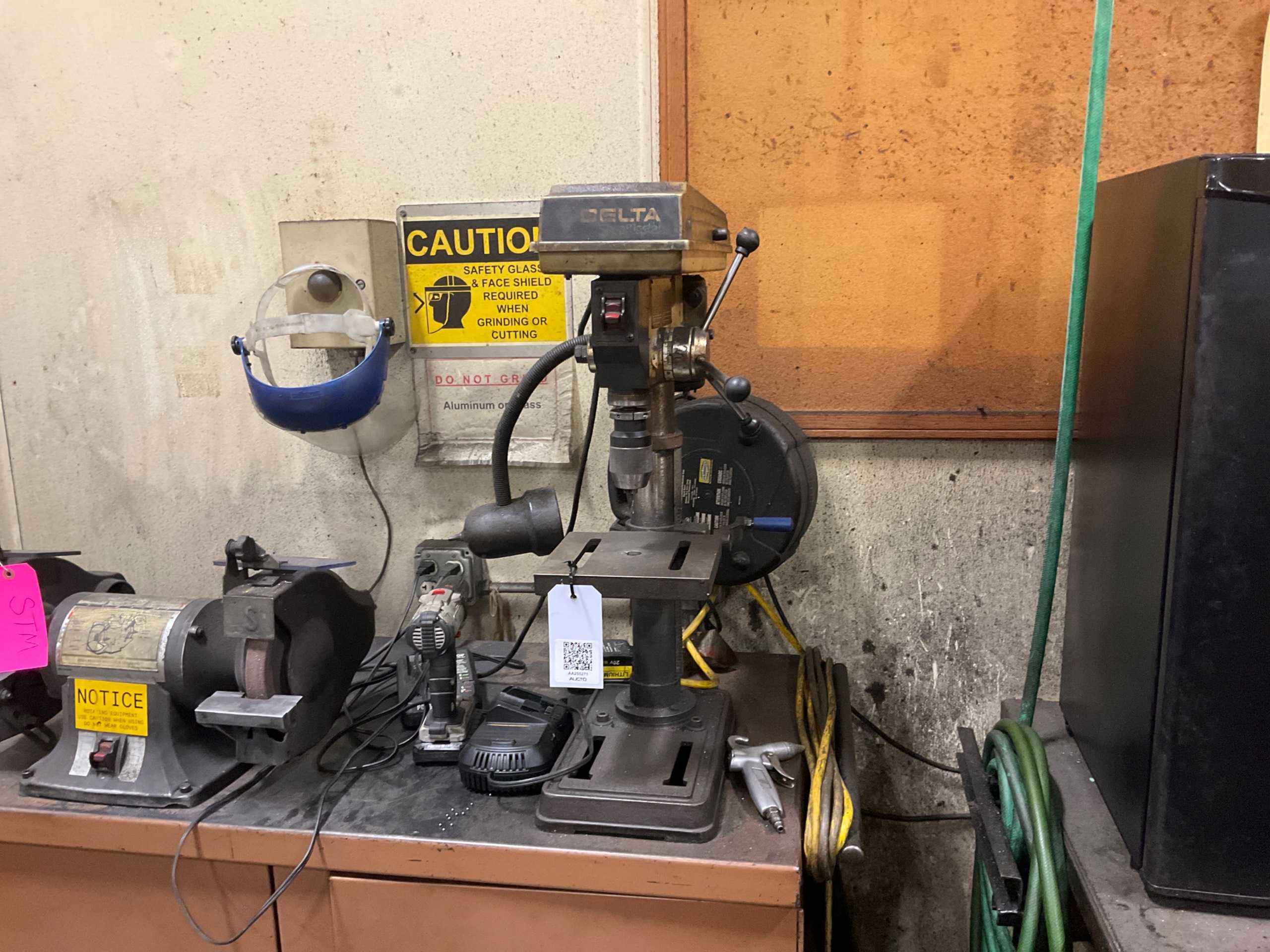 DELTA DP200 UPRIGHT DRILL PRESS - UPRIGHT DRILL PRESSES