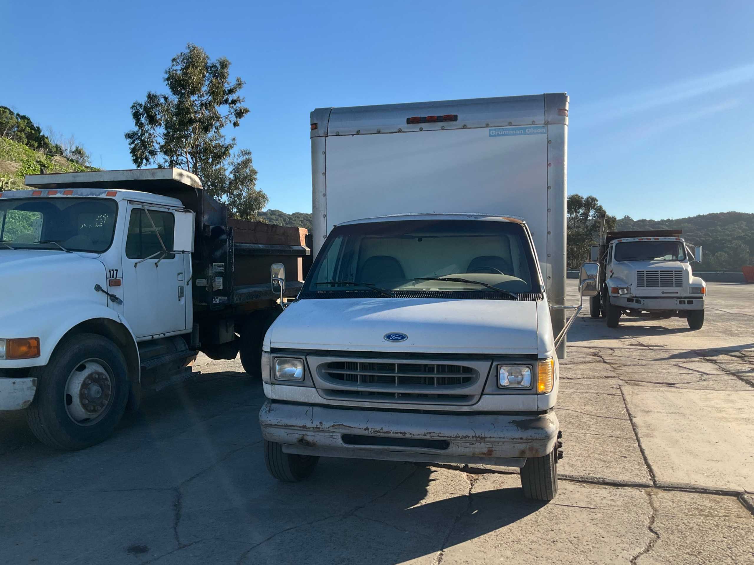 1994 FORD E-350 STRAIGHT CARGO TRUCK - BOX TRUCKS