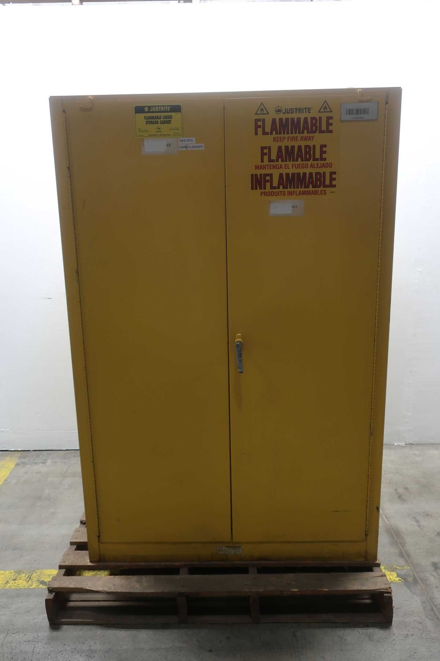 JUSTRITE FLAMMABLE LIQUID STORAGE CABINET - SAFETY EQUIPMENT