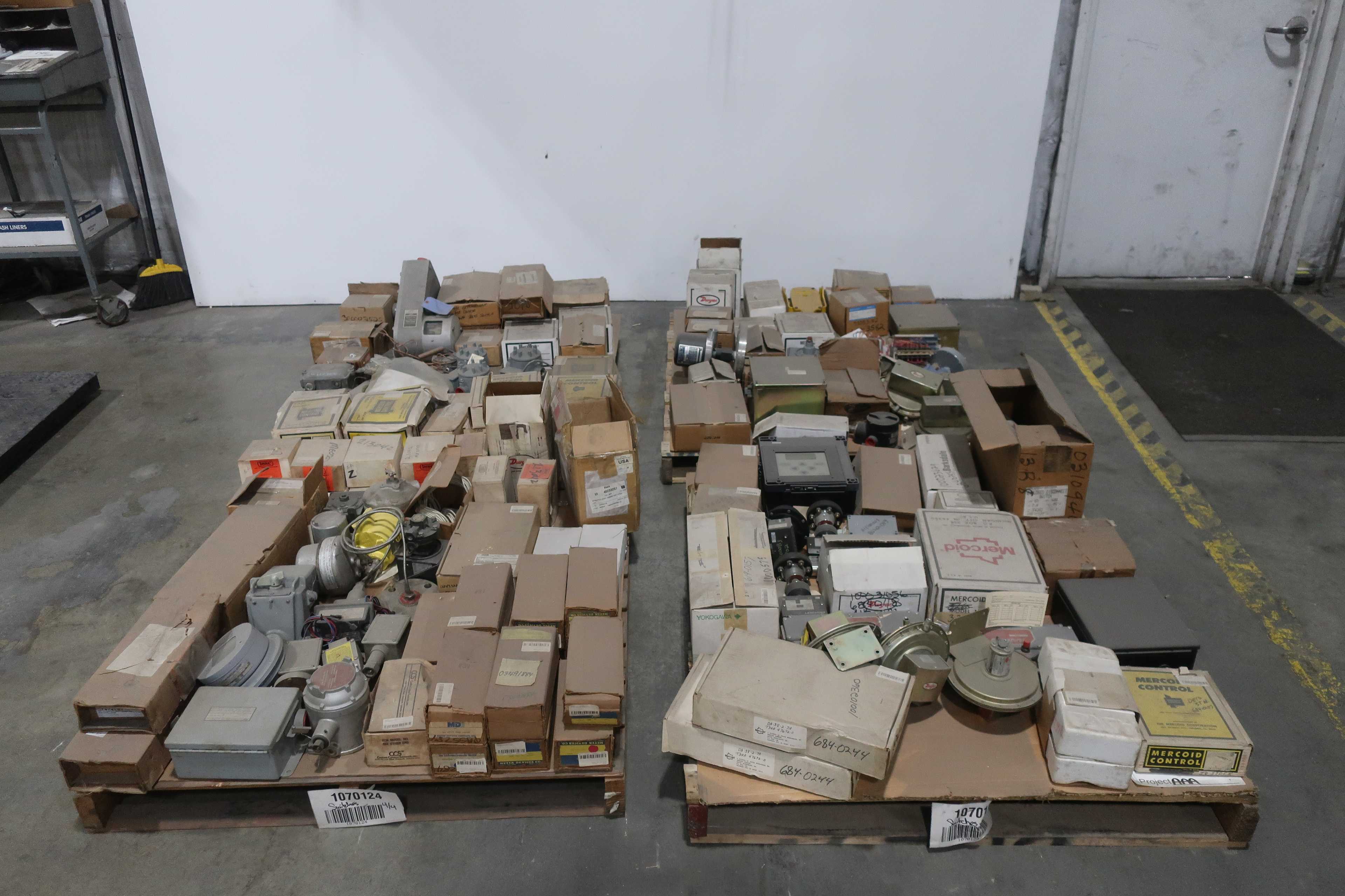 SKU 1070124 - 4 PALLETS OF ASSORTED SWITCHES - SWITCHES