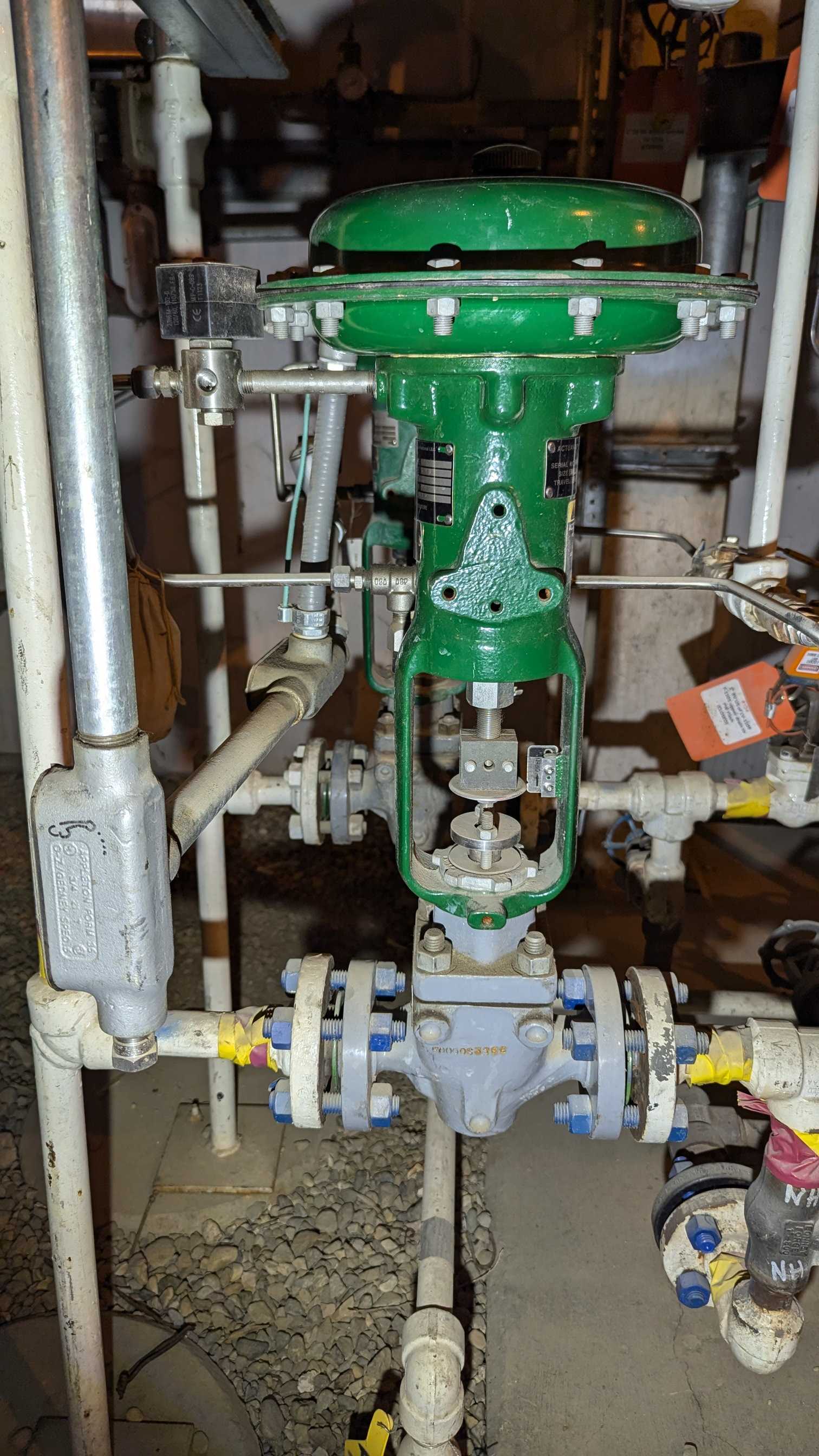 FISHER EZ CONTROL VALVE & 667 ACTUATOR ASSEMBLY - VALVE & ACTUATOR ASSEMBLY