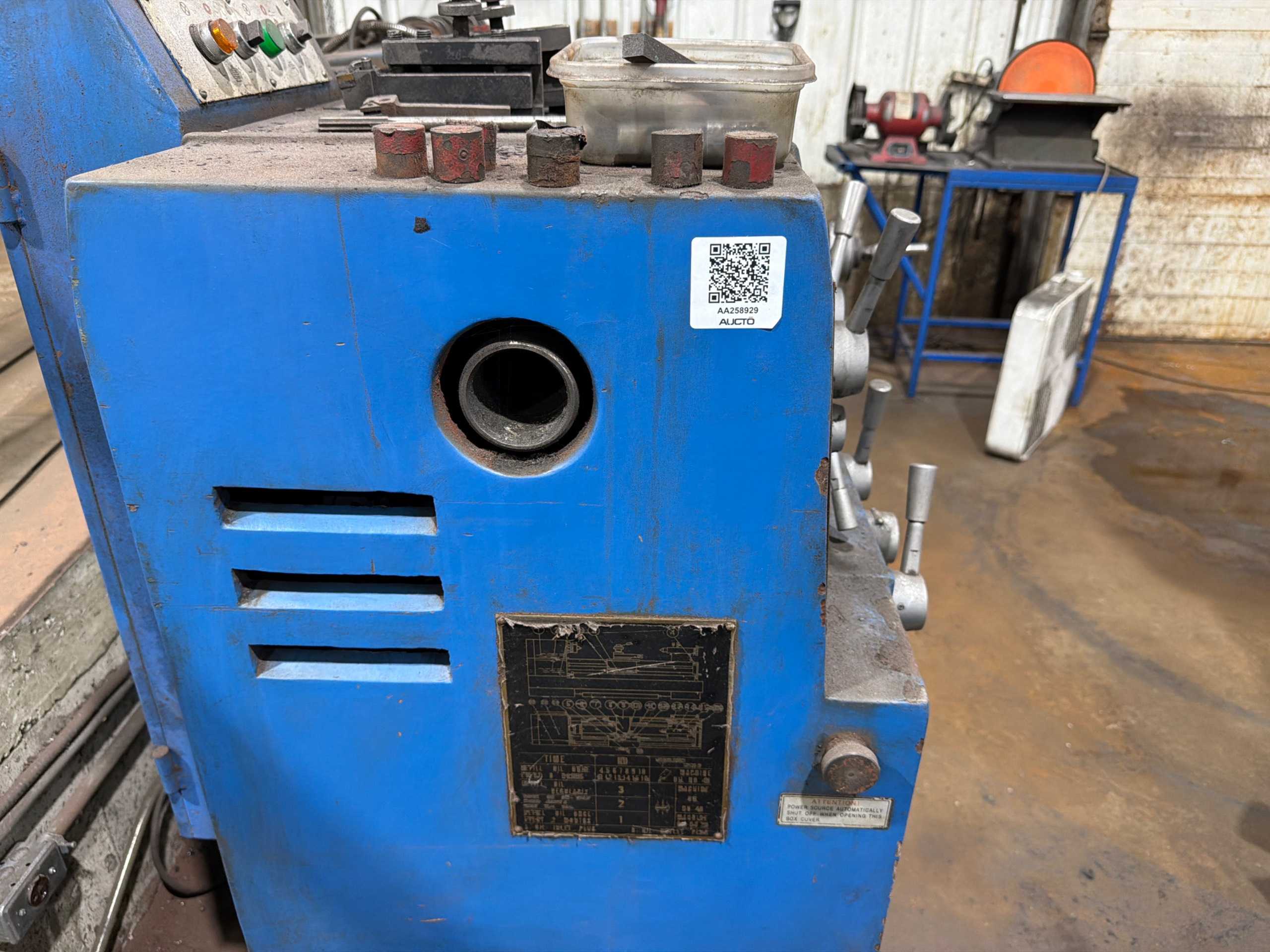 DARBERT CY-S1740G ENGINE LATHE, 17X40IN, 2000 RPM, 2 IN BORE, 7.5HP - MANUAL LATHES