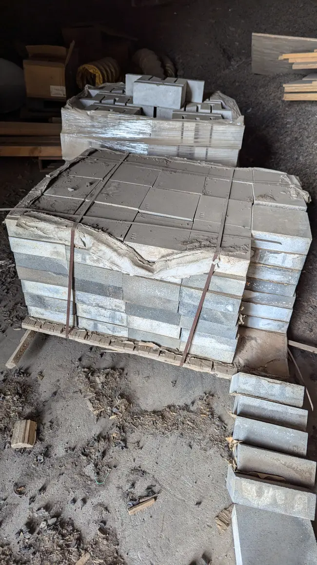 BULK QTY OF REFRACTORY BRICKS - undefined