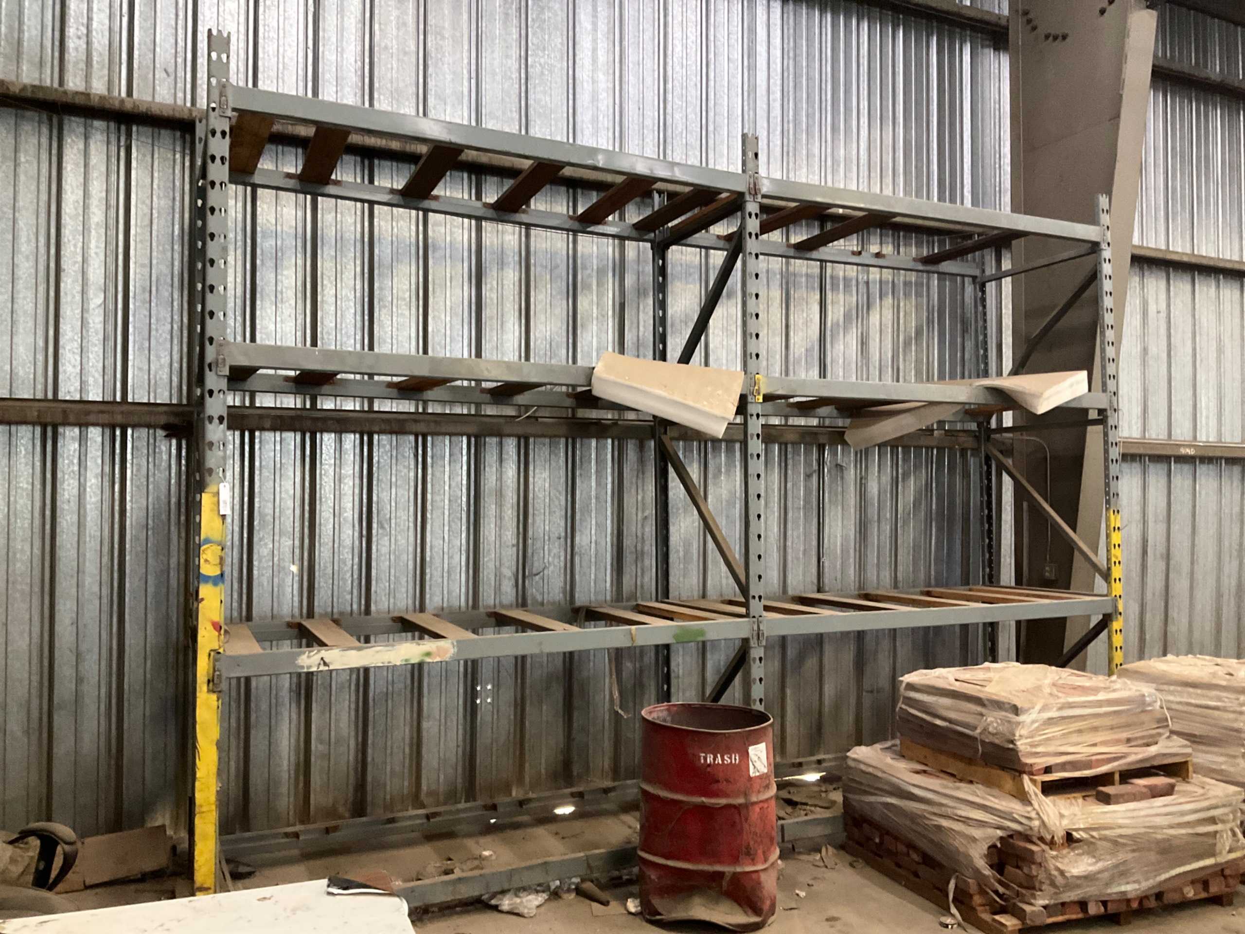 BULK QTY OF PALLET RACKING - PALLET RACKING