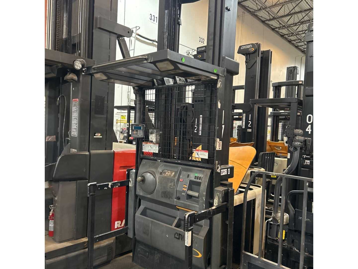CROWN SP4050-30 ORDER PICKER - ORDER PICKER