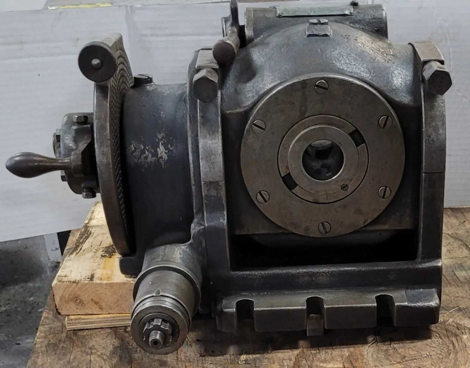 KEARNEY & TRECKER DIVIDING HEAD - MACHINE TOOLING