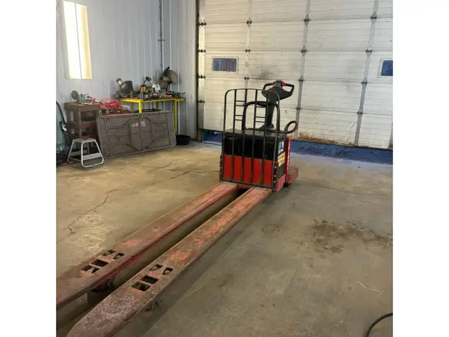 RAYMOND 8400 ELECTRIC PALLET JACK - undefined