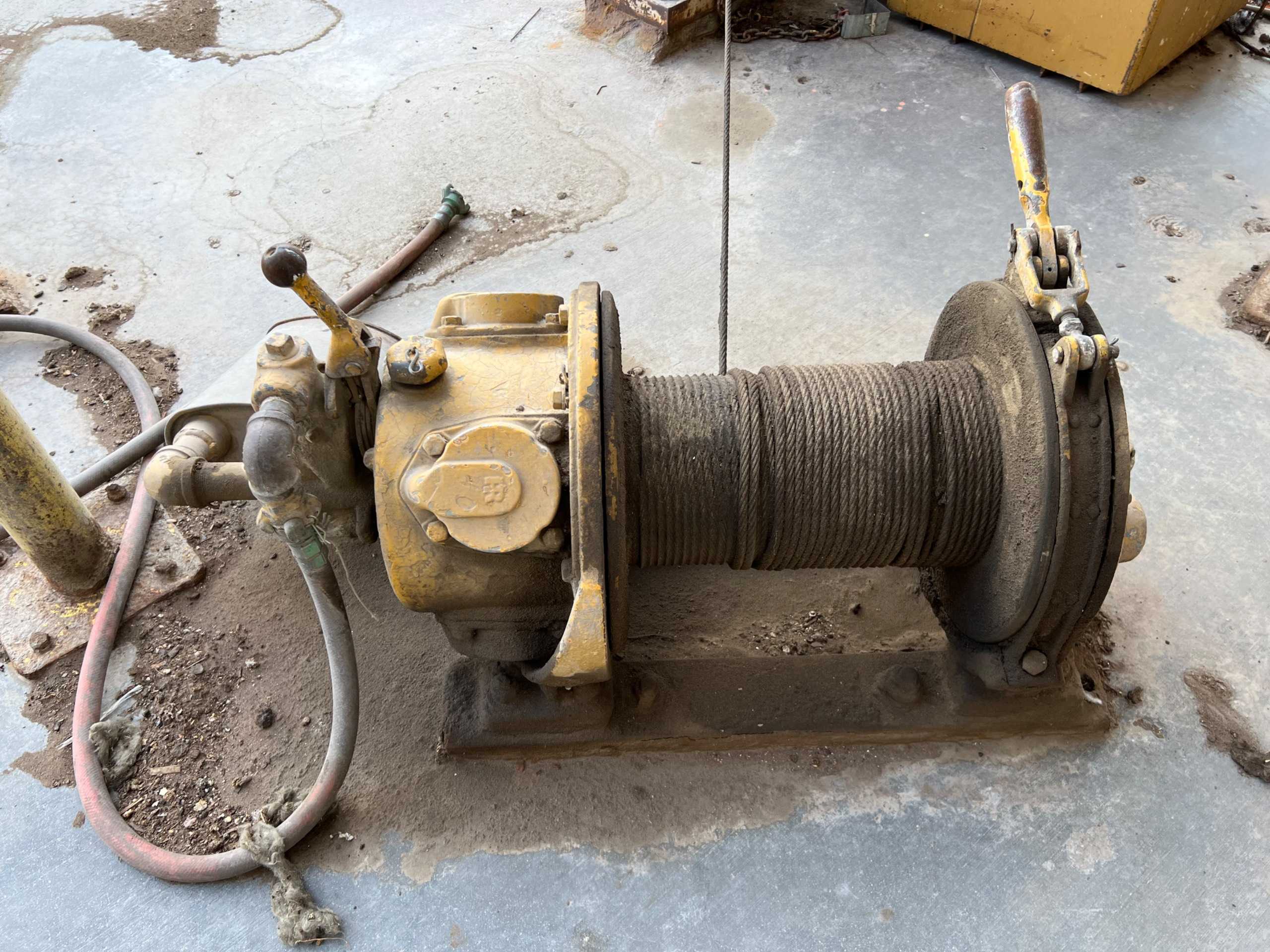 INGERSOLL RAND AIR TUGGER SYSTEM - LIFTING EQUIPMENT