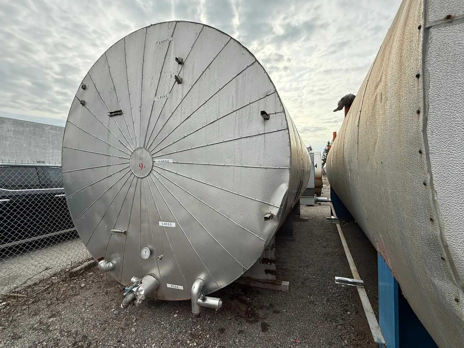JACKETED HORIZONTAL STORAGE & PROCESS TANK, 12000 GAL, 2 COMPARTMENTS, 117X117X326IN, 9000 LBS - TANKS