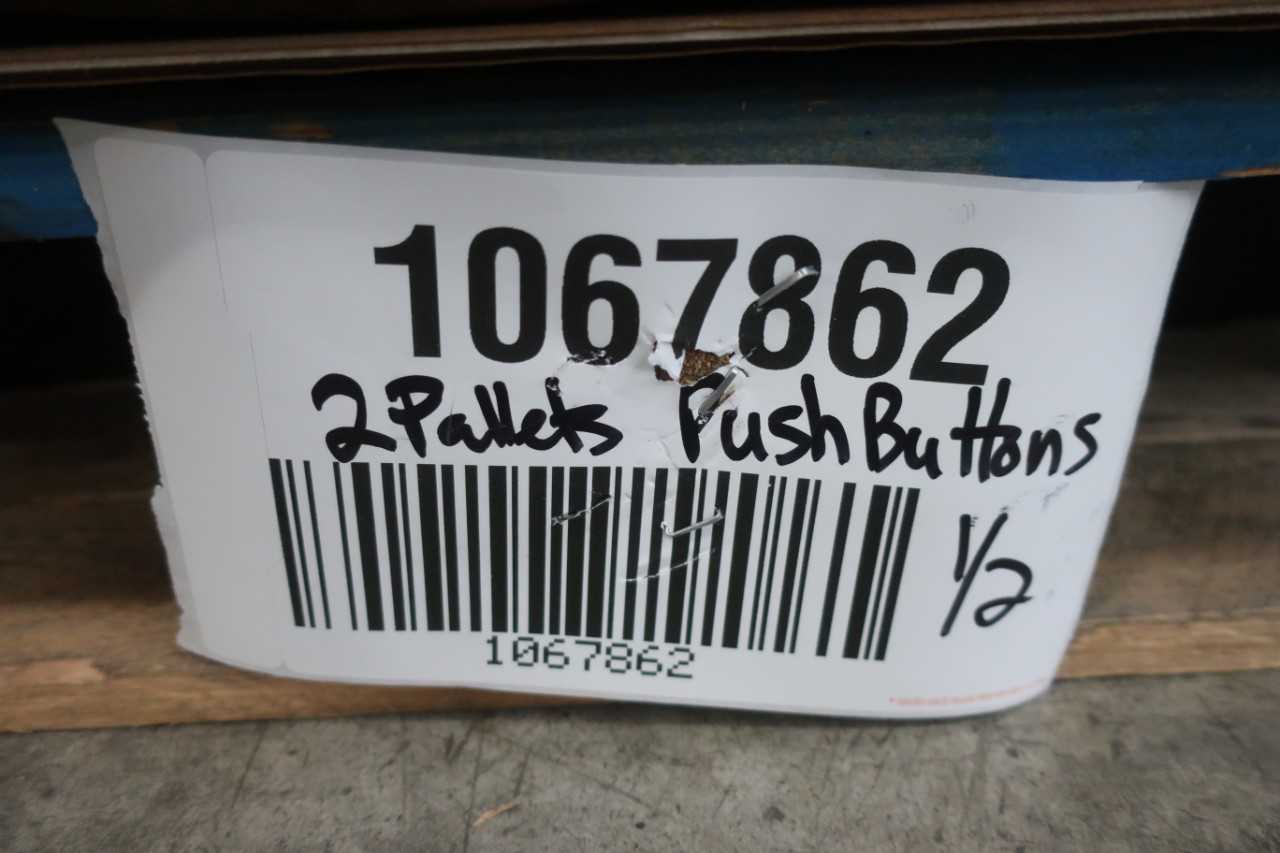 SKU 1067862 - LOT OF 3 CROUSE HINDS 41257G FLASHING BEACONS
