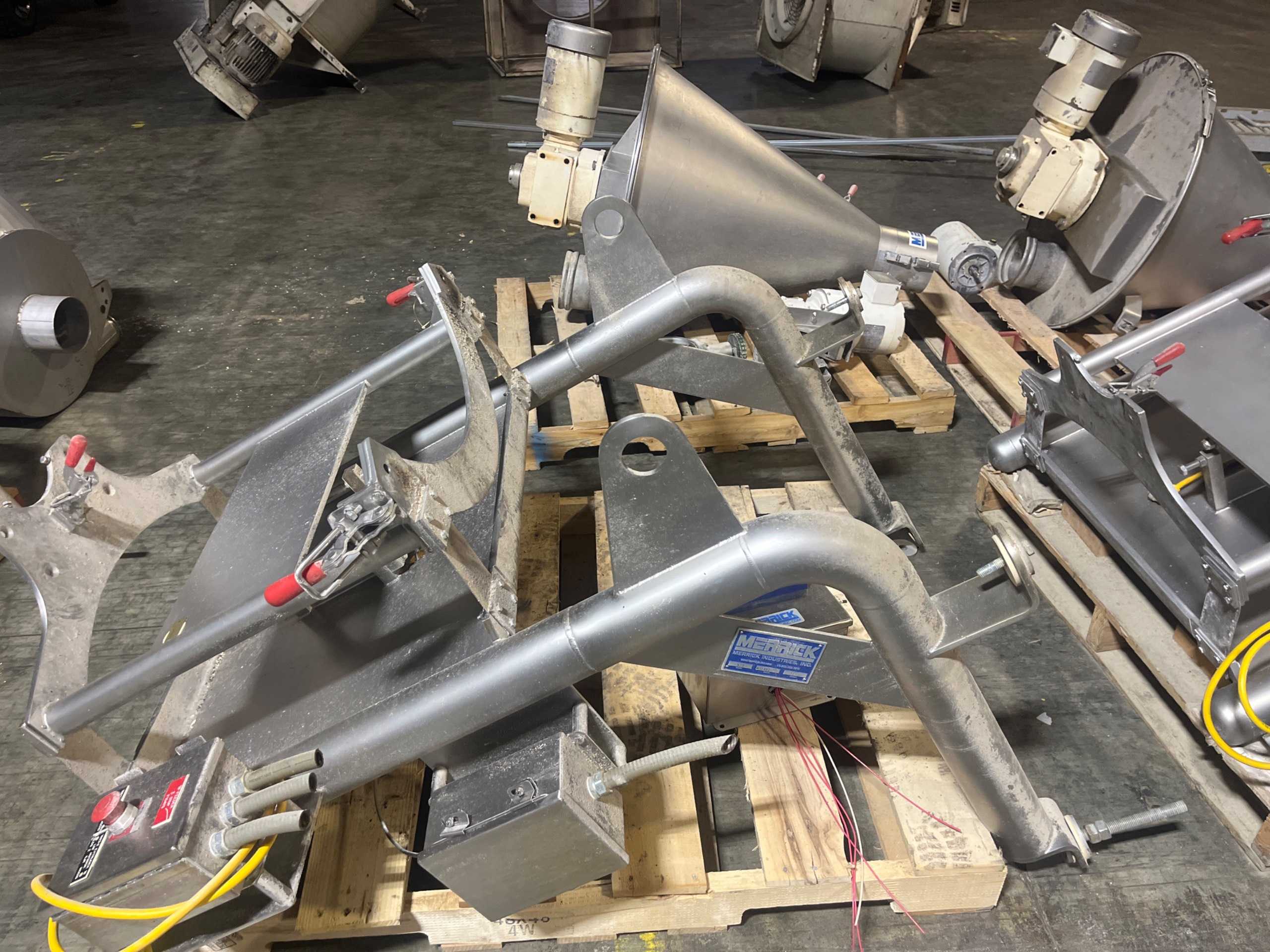 MERRICK 570 LOSS-IN-WEIGHT FEEDER - FEEDERS