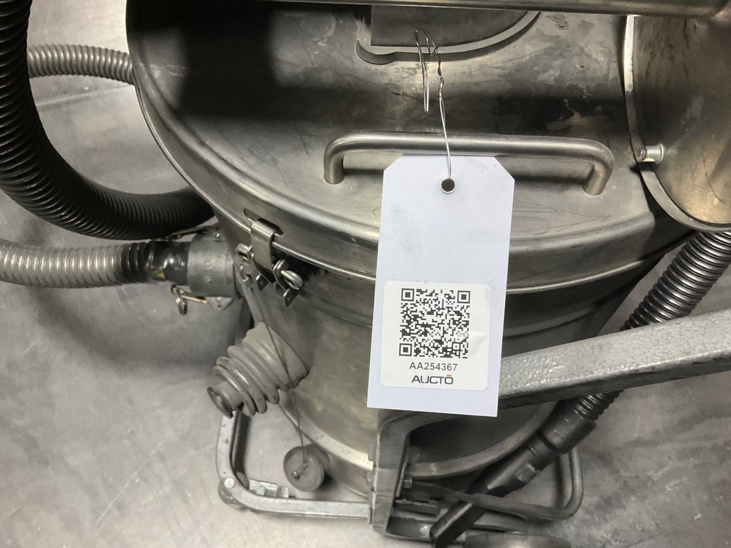 TIGER-VAC VACUUM CLEANER - VACUUM CLEANERS