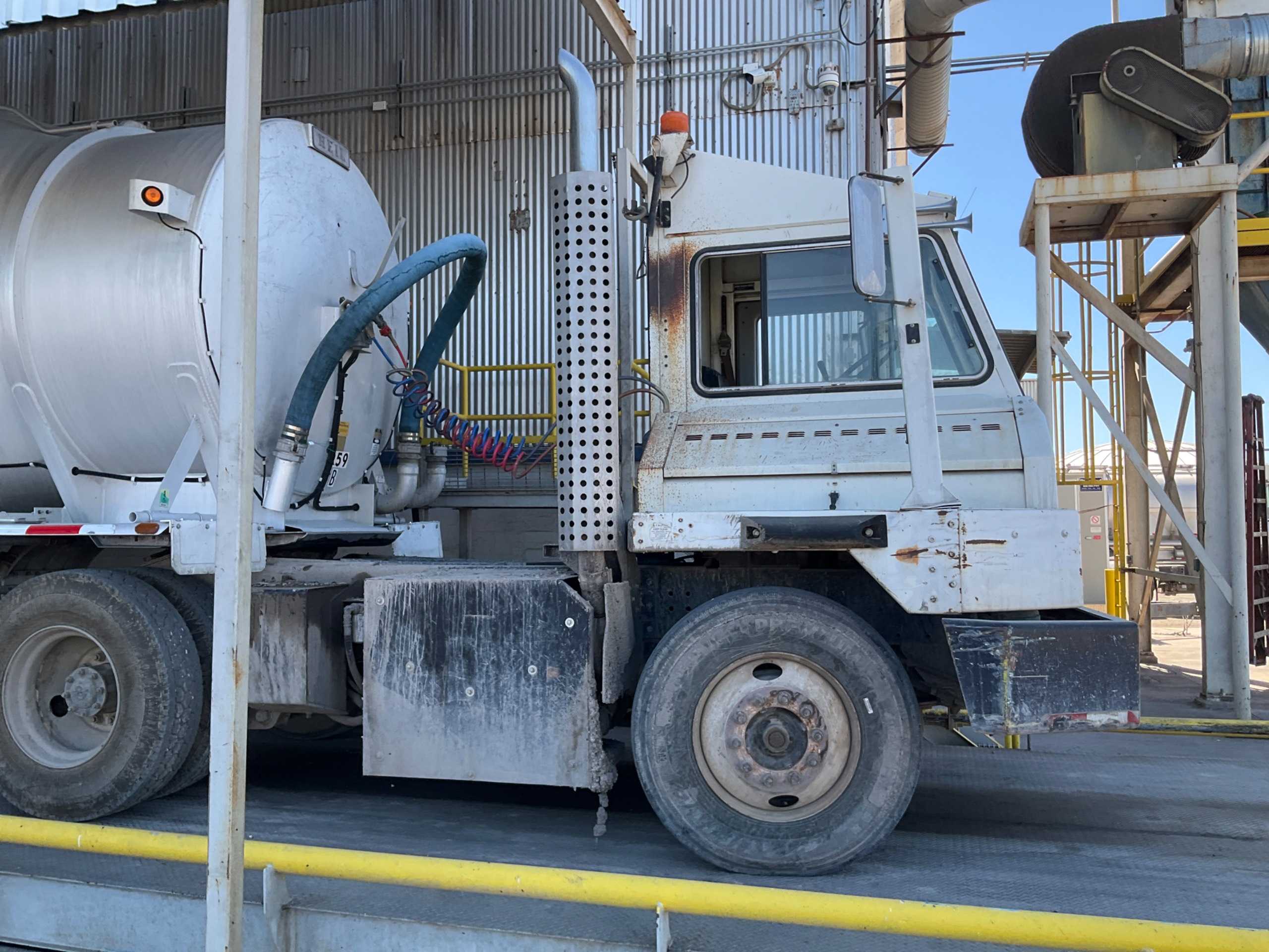 2010 CARGOTEC 4X2 UTILITY TRUCK - UTILITY VEHICLES