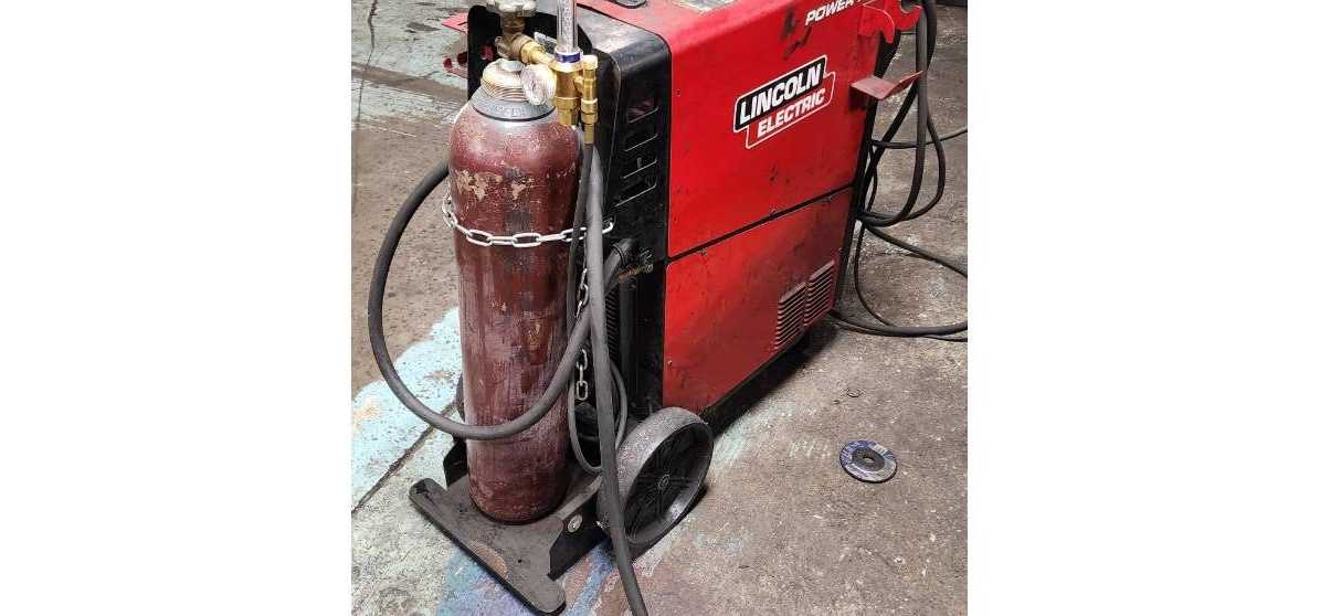 LINCOLN ELECTRIC POWER MIG 260  MIG WELDER - MIG WELDER