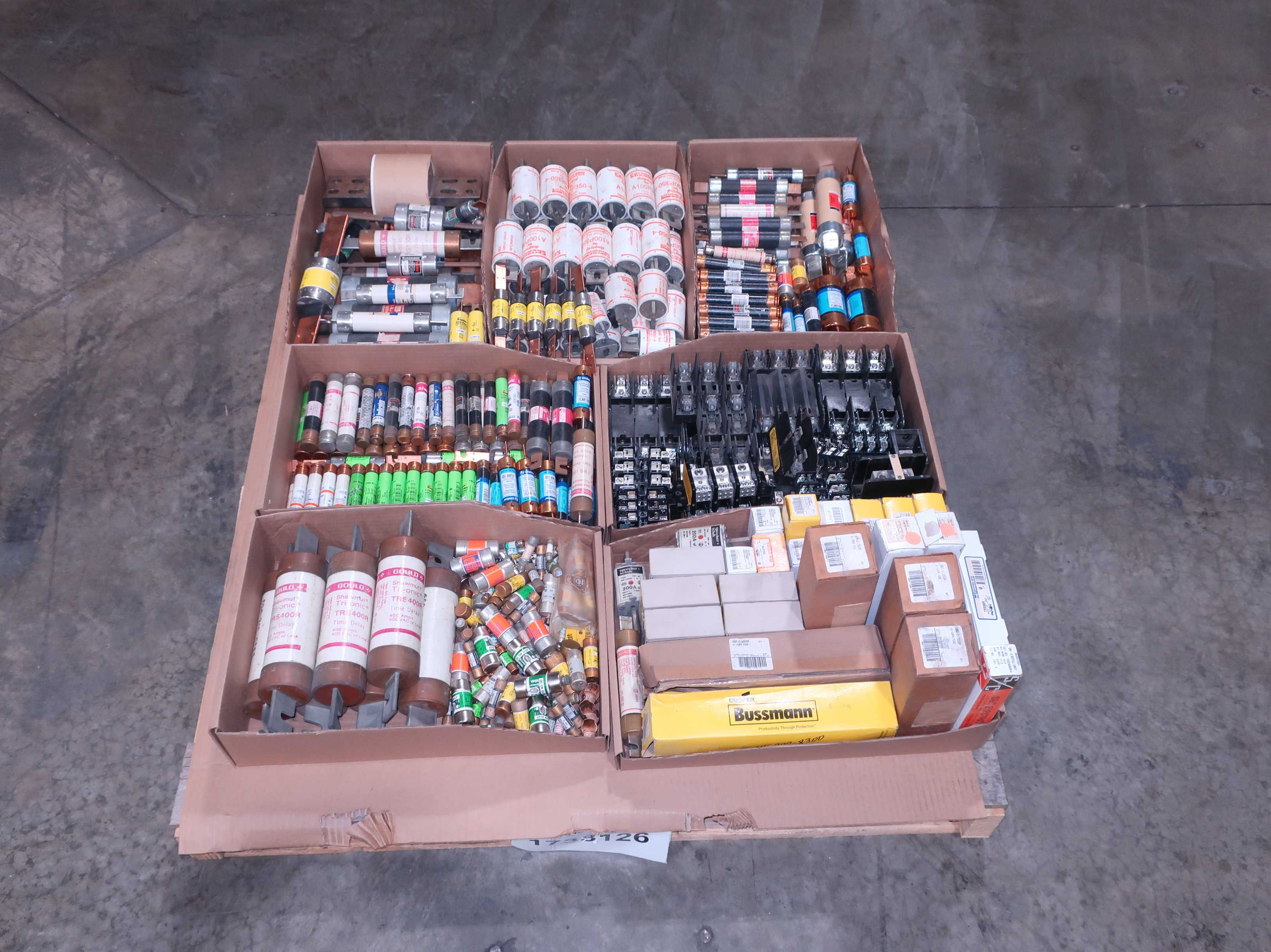 SKU 1738126 - PALLET OF ASSORTED FUSES - FUSES