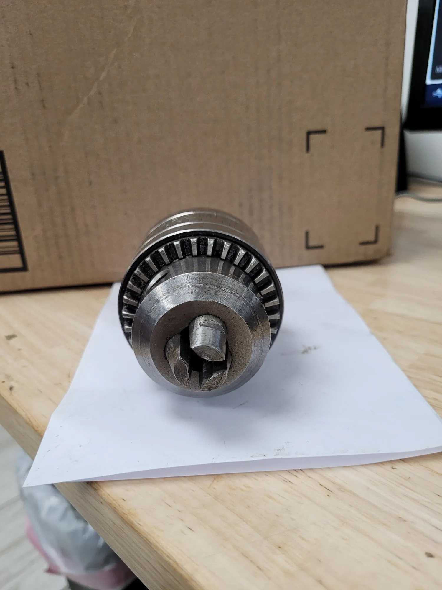 SUPREME CHUCK MODEL 24T3 W/ BT30 HOLDER, 1/8-5/8 CAP, #3 MORSE TAPER - MACHINE TOOLING
