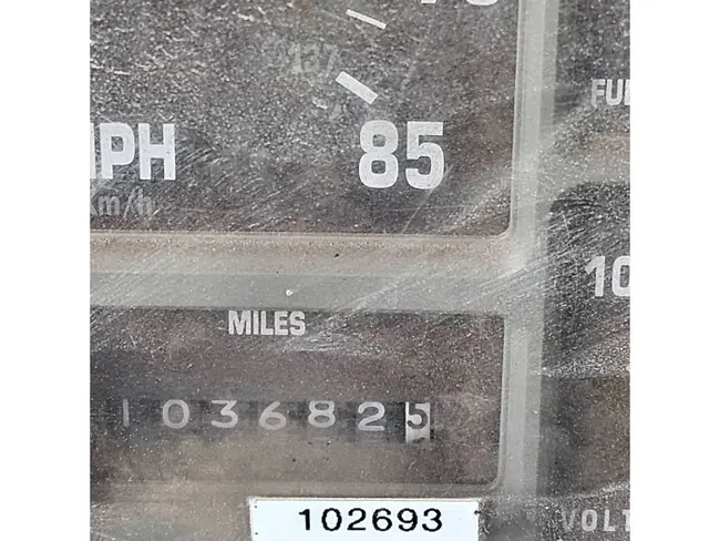 1997 INTERNATIONAL 4900 DUMP TRUCK - undefined