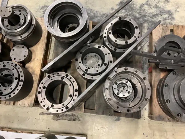 BULK QTY OF TOOLING FOR CINCINNATI 220-DCII-6 PRESS - undefined