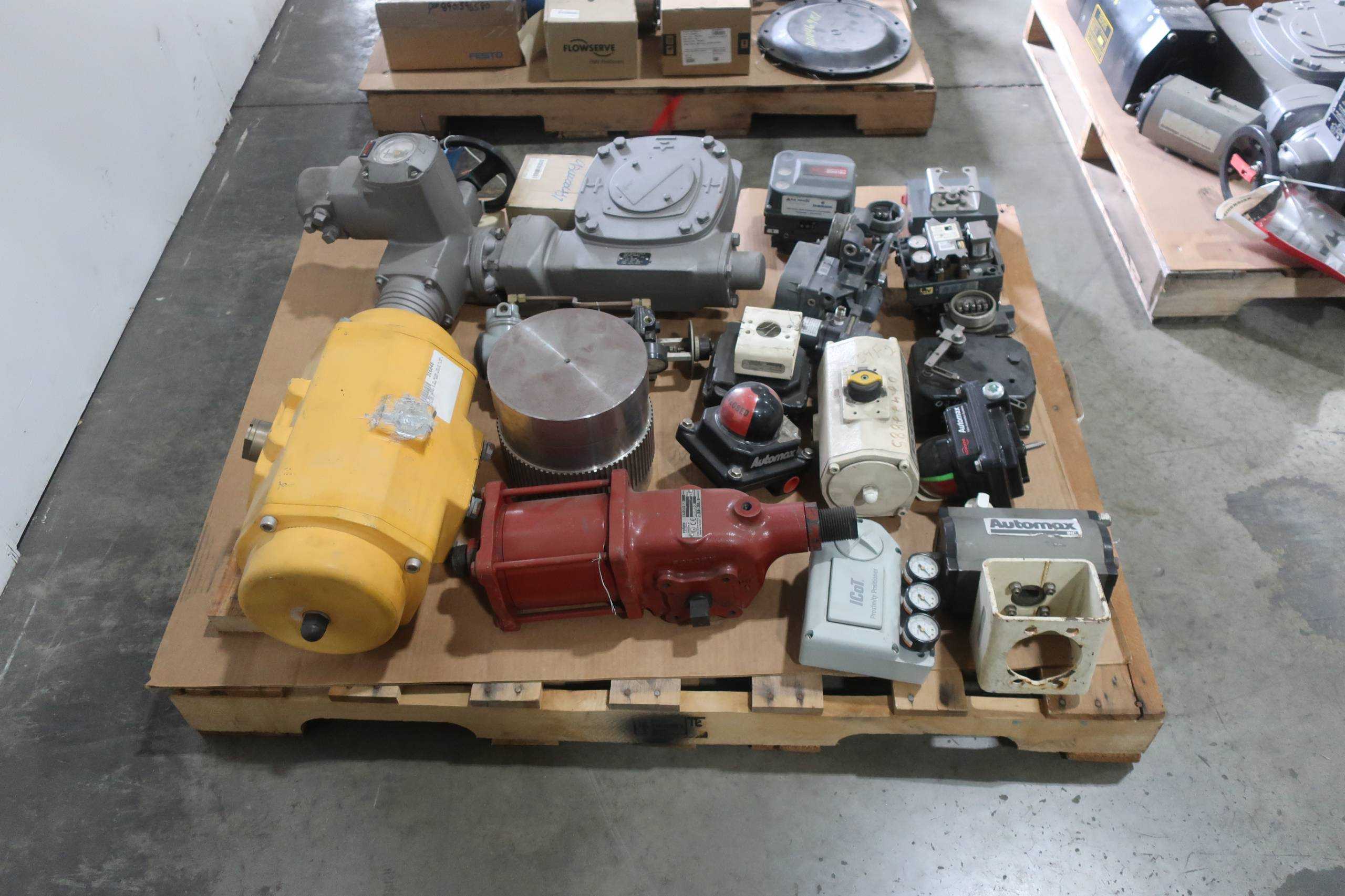 SKU 1761583 - 3 PALLETS OF ASSORTED VALVE ACTUATORS, POSITIONERS, INDICATORS - VALVE POSITIONERS & INDICATORS
