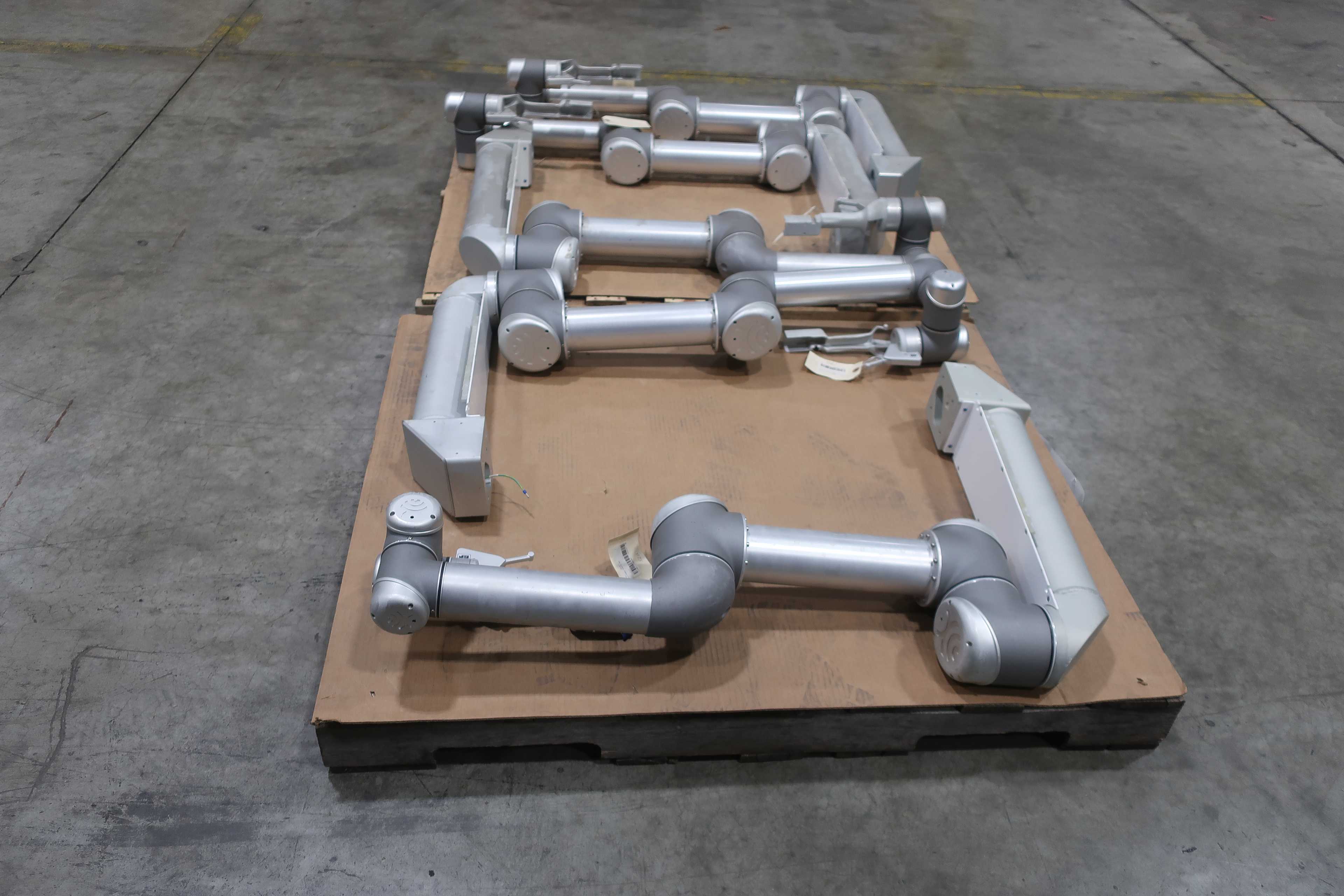 LOT OF 5 UNIVERSAL ROBOTS UR5 ROBOT ARMS - ROBOT ARMS