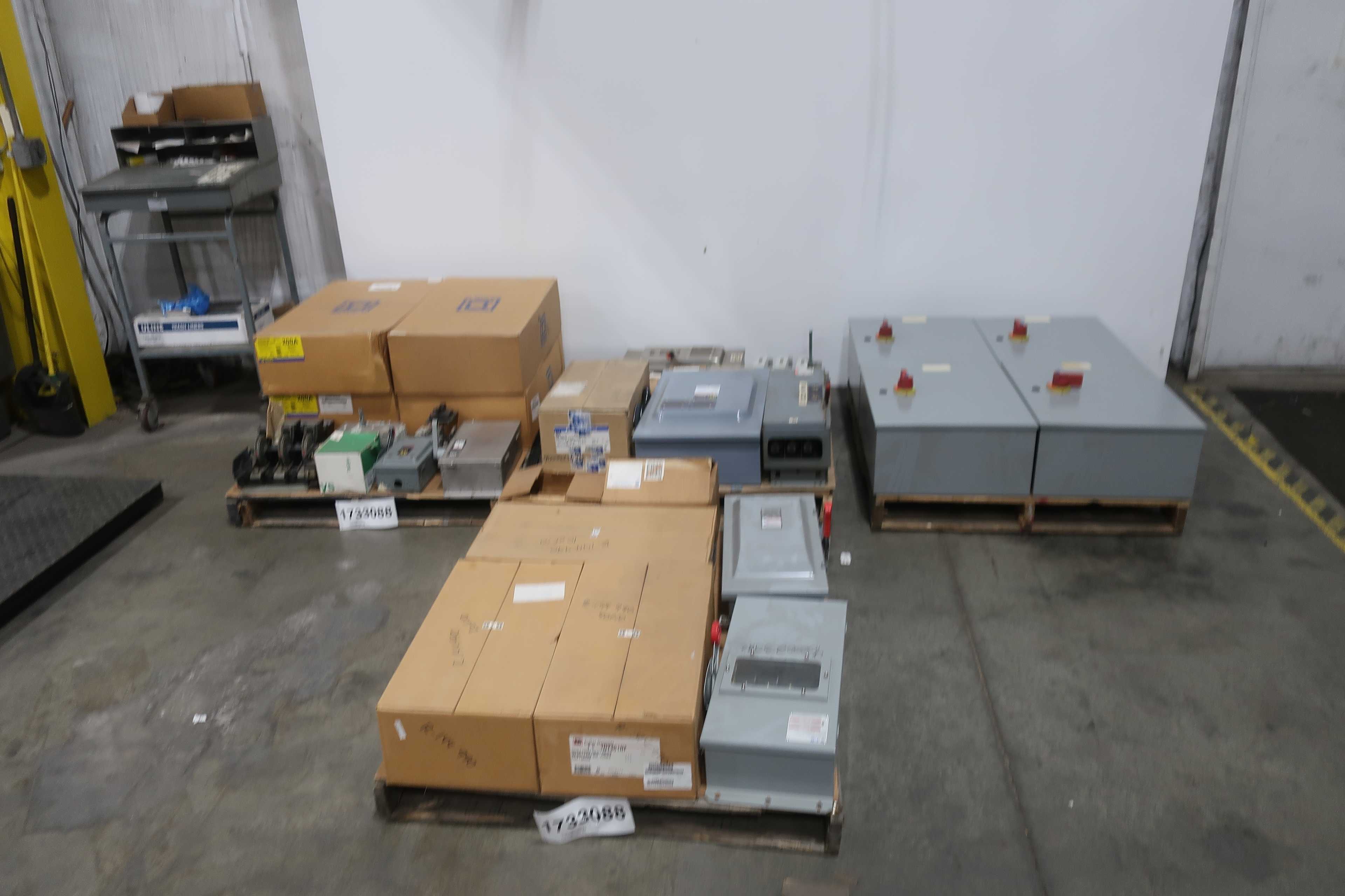 SKU 1733088 - 4 PALLETS OF ASSORTED DISCONNECT SWITCHES - DISCONNECT SWITCHES