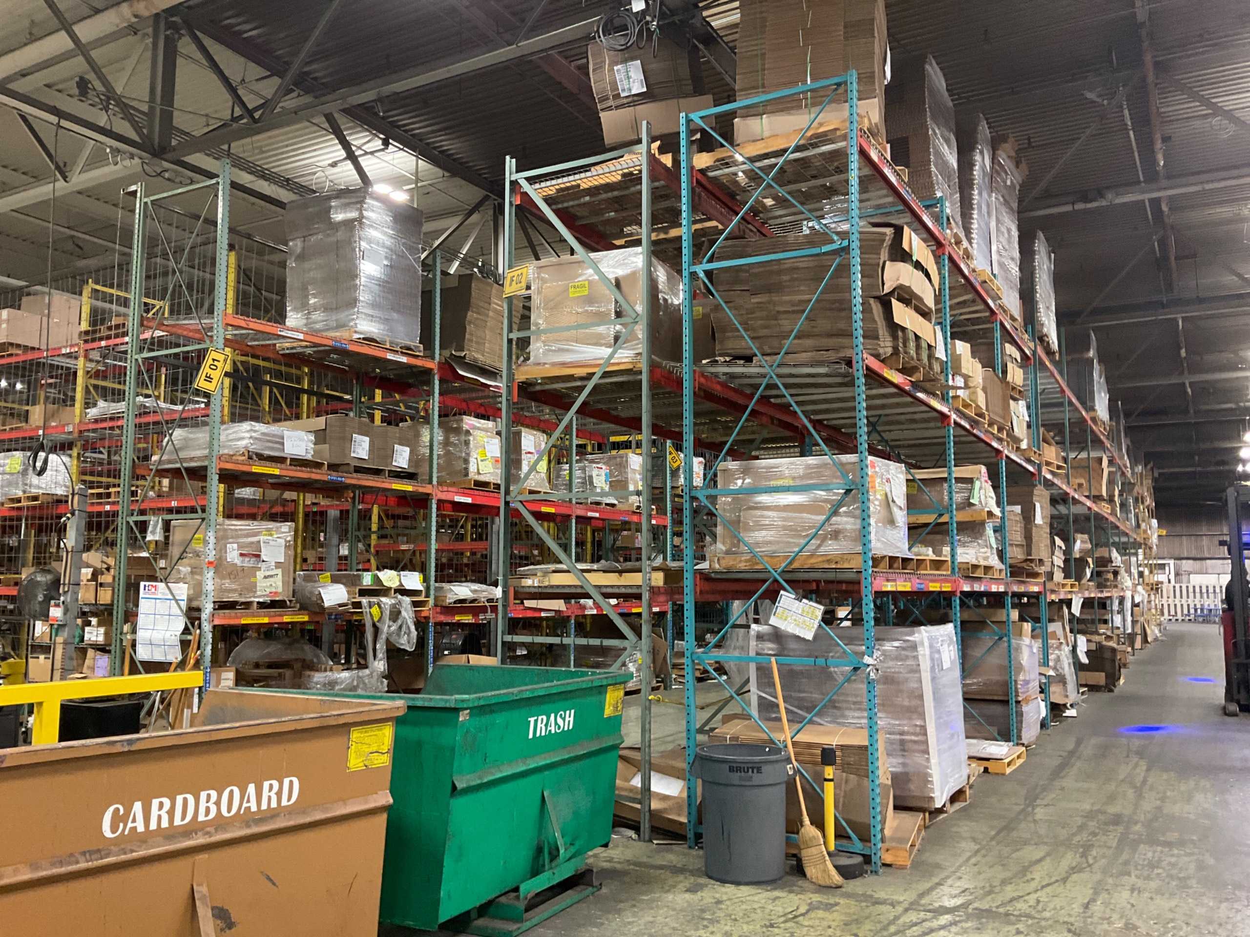 BULK QTY OF PALLET RACKING - PALLET RACKING
