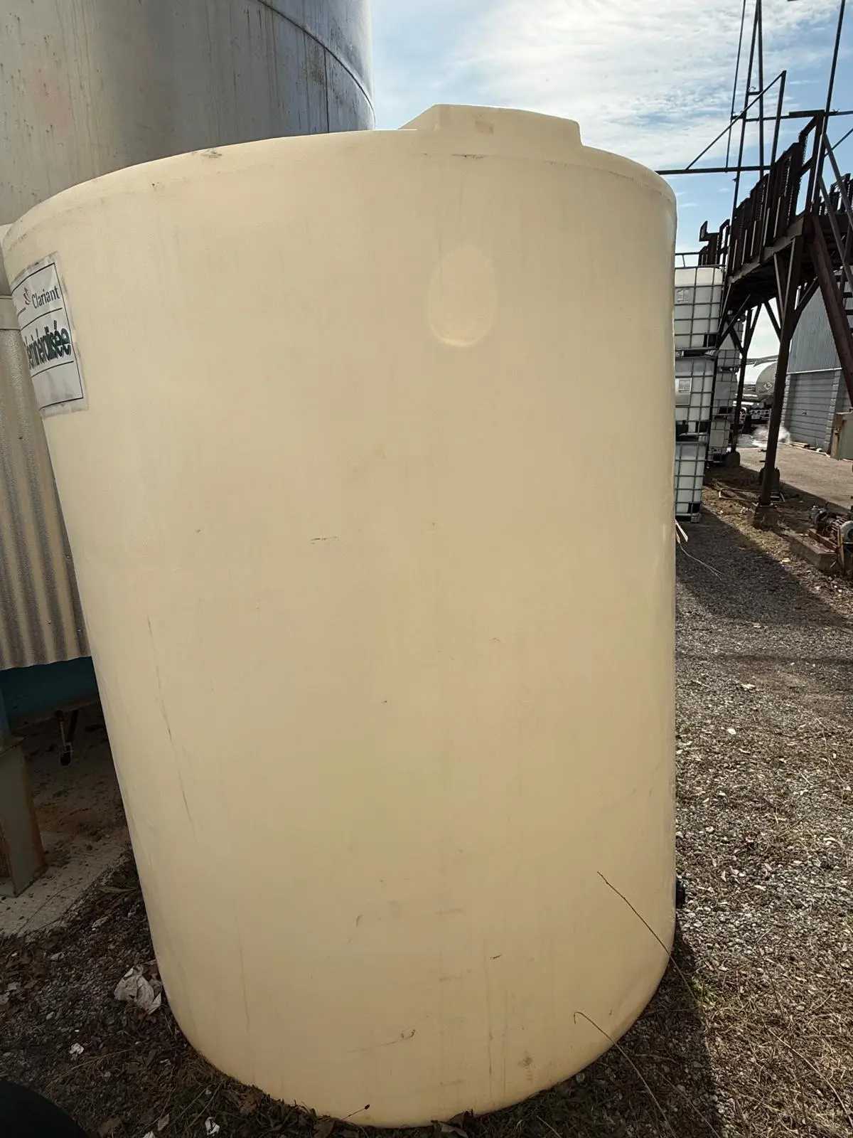 VERTICAL PLASTIC STORAGE TANK, 1200 GAL, HDPE, CYLINDRICAL, FLAT BOTTOM, 65X65X85IN, 220 LBS - TANKS