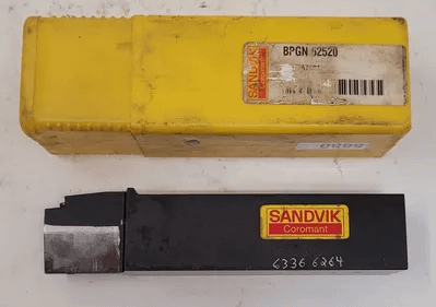 SANDVIK COROMANT BPGN 62520 TURNING GROOVING CARBIDE INSERT TOOL, 1 1/4" X 1 1/4" SHANK - MACHINE TOOLING