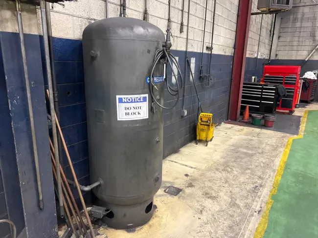 2001 NAT'L. BD. 62277M COMPRESSED AIR HOLDING TANK - undefined
