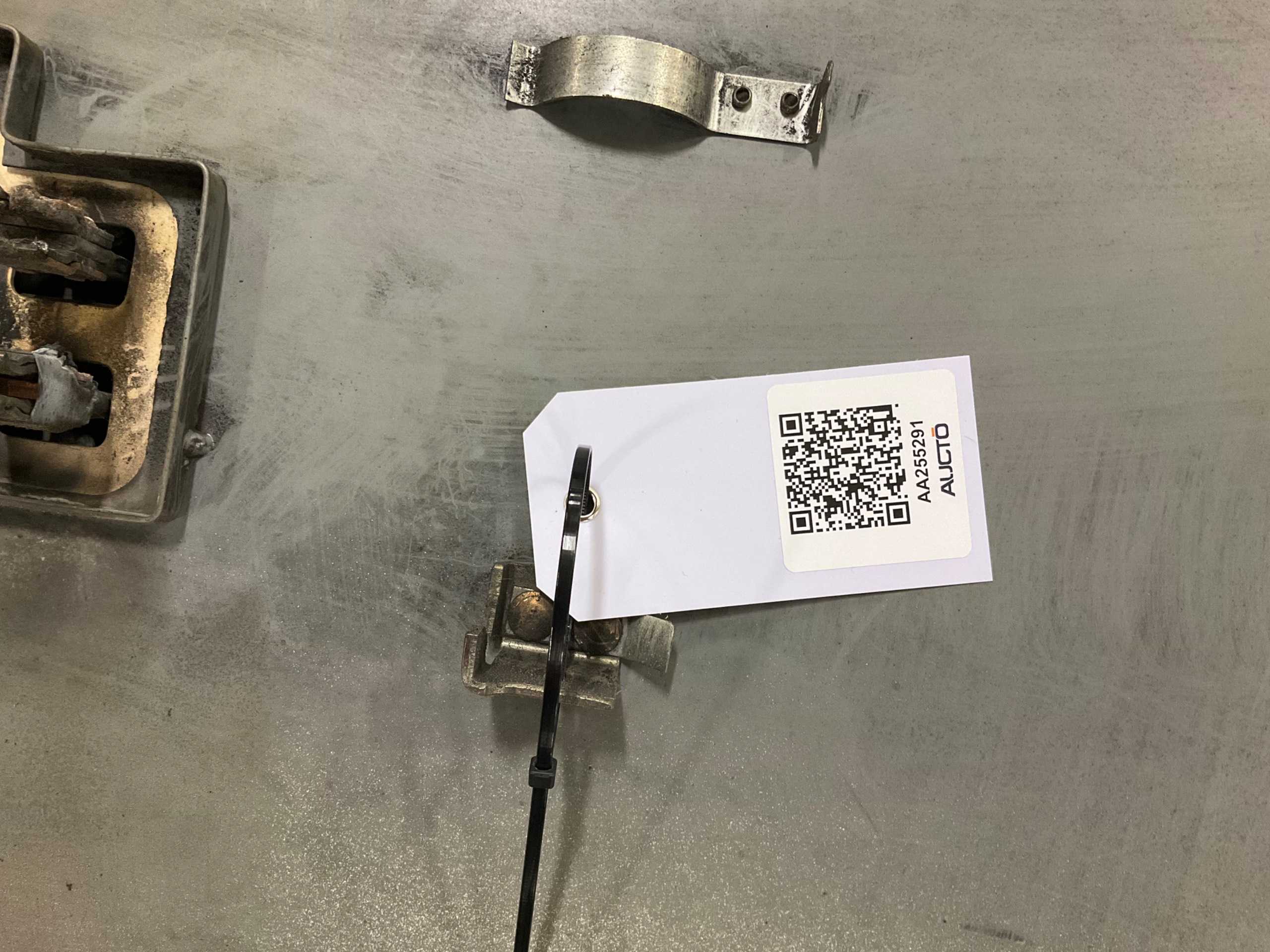 BUS PLUG - ELECTRICAL ENCLOSURES