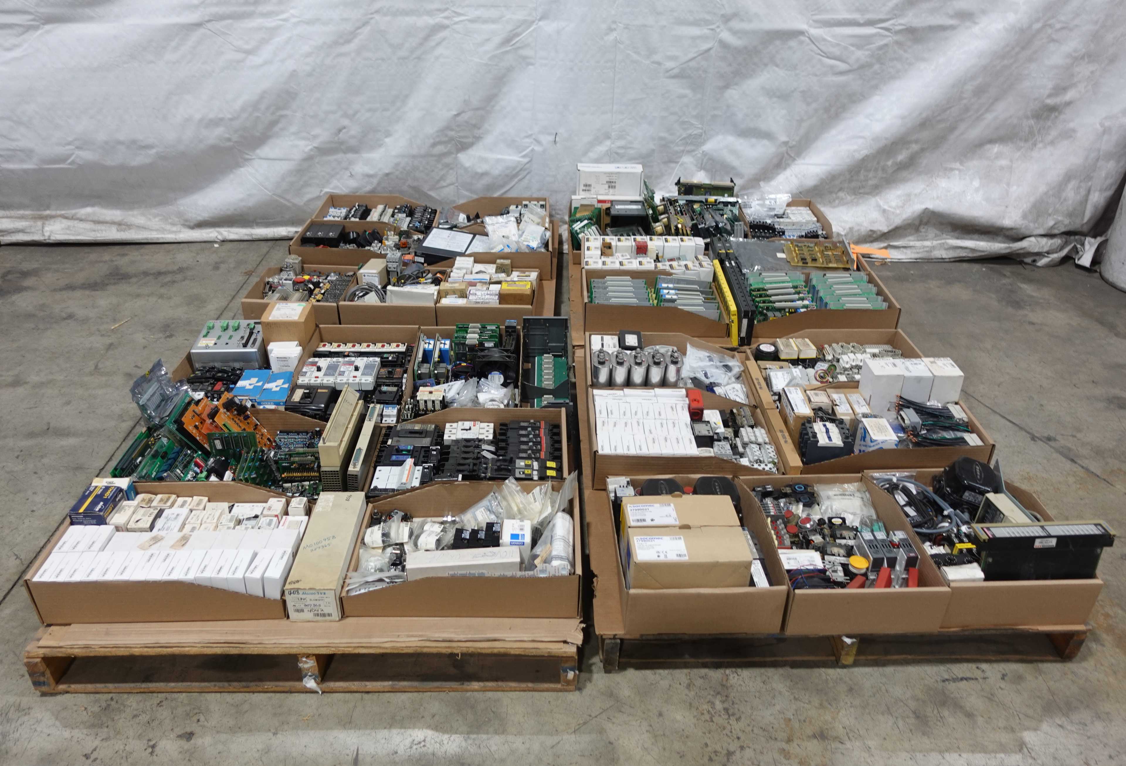 SKU 1734944 - 4 PALLETS OF ASSORTED AUTOMATION AND ELECTRICAL CONTROLS - ELECTRICAL COMPONENTS