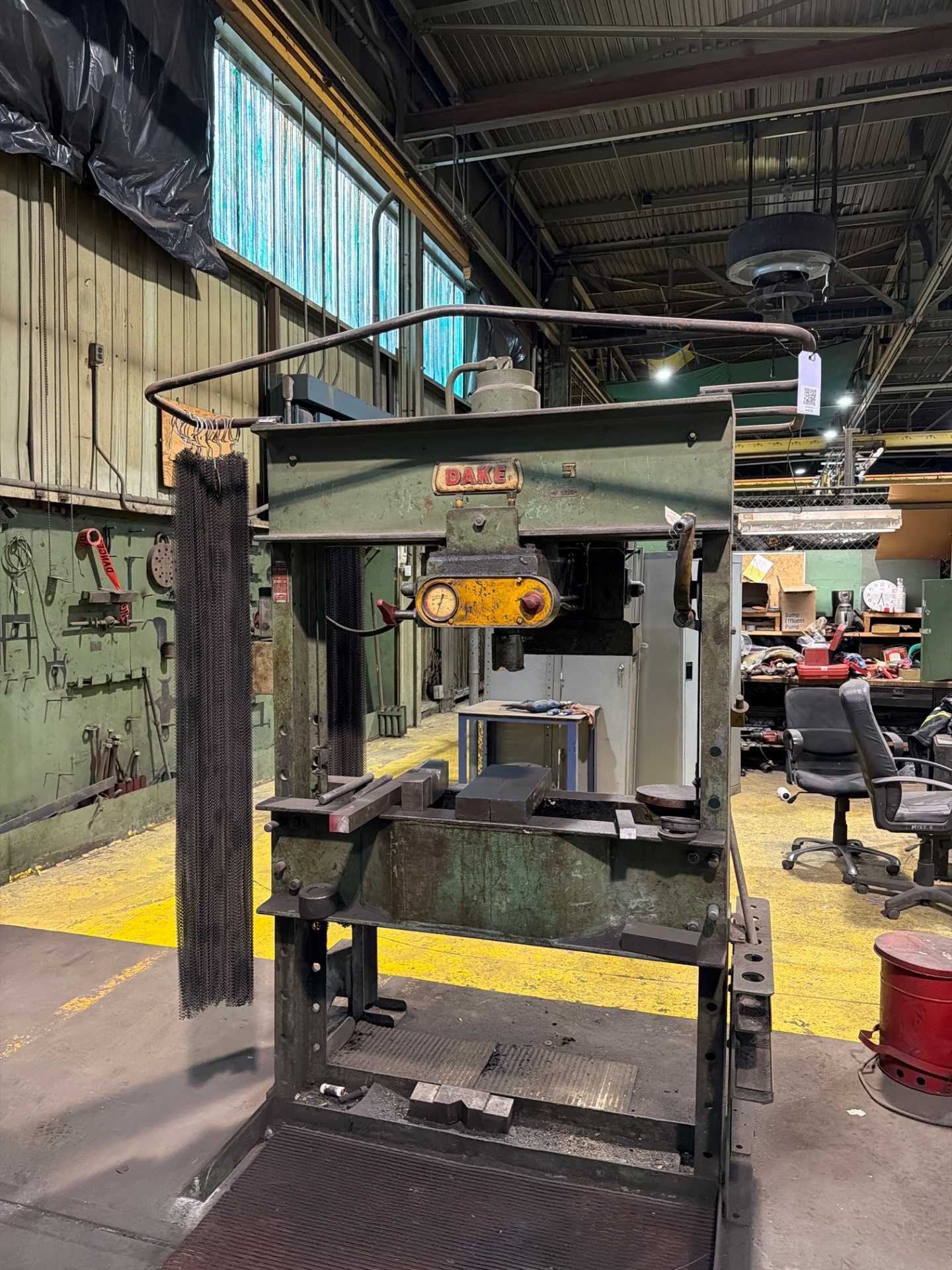 DAKE 5-017 75-TON HYDRAULIC H-FRAME PRESS, 4.5IN STROKE, 44IN BETWEEN UPRIGHTS, MANUAL PUMP - HYDRAULIC PRESSES