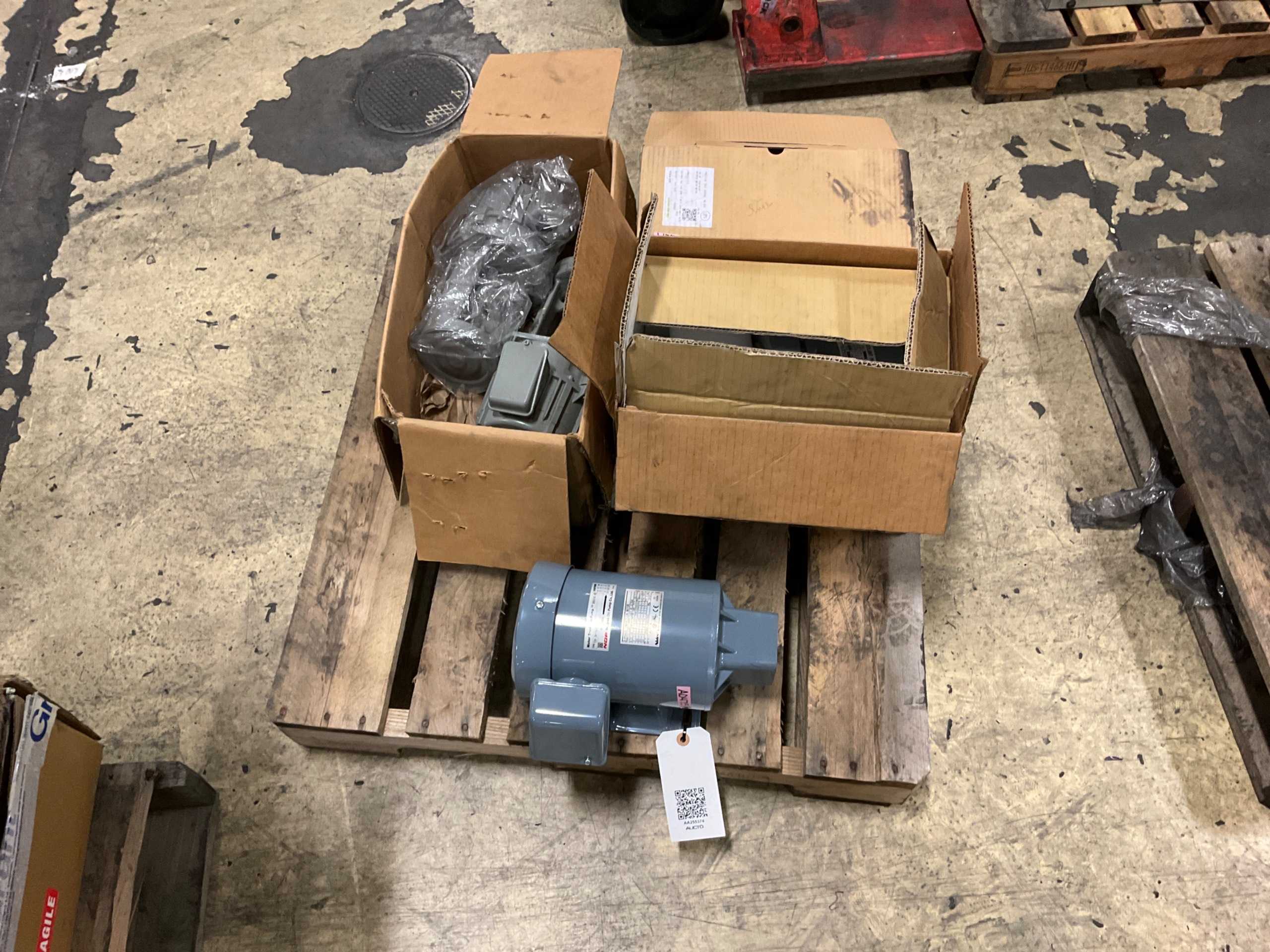 QTY 3 AC MOTORS - AC MOTOR