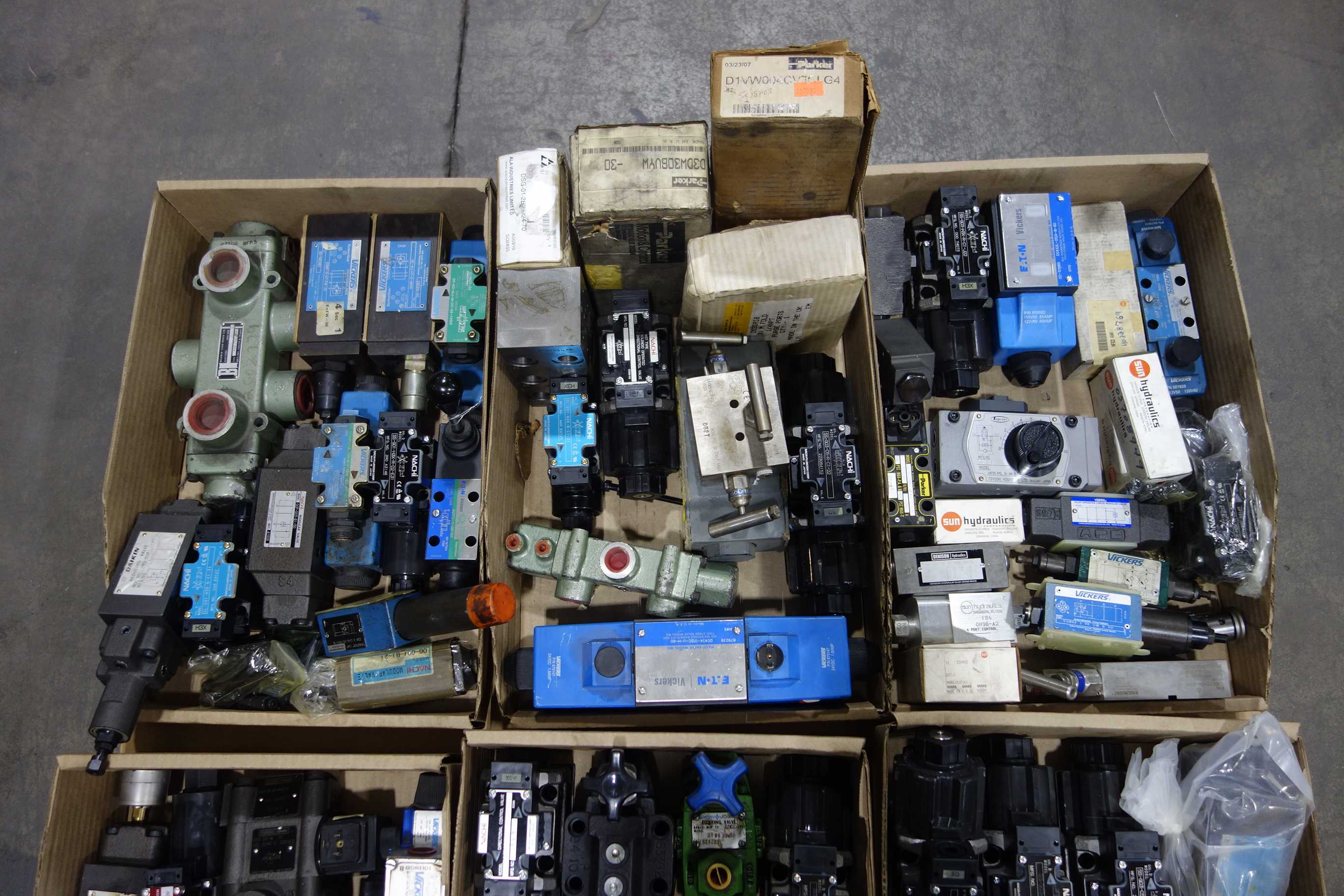 PALLET OF  OF HYDRAULIC VALVES - HYDRAULIC VALVE