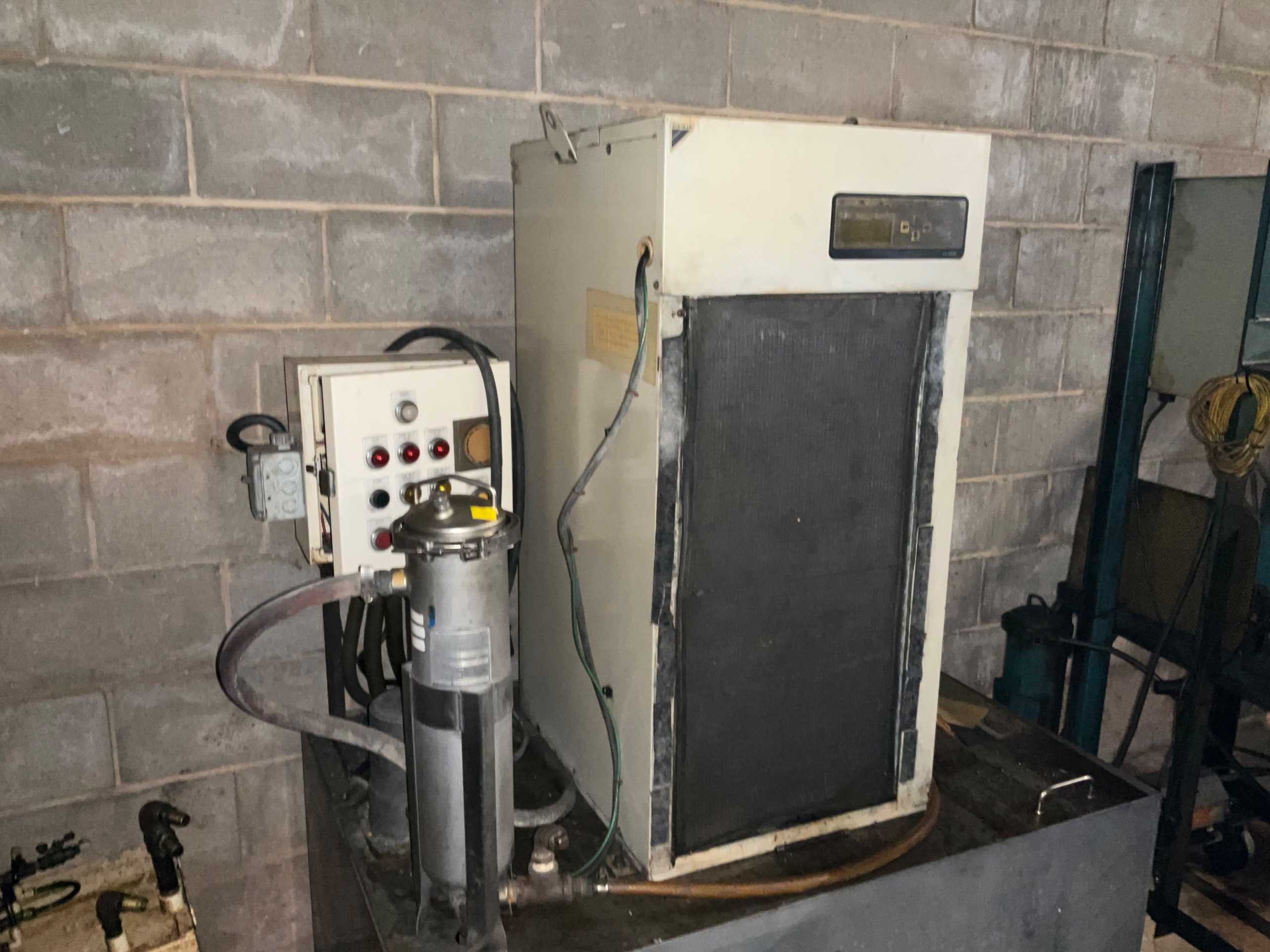 DAIKIN - AKJ206 OIL COOLING UNIT