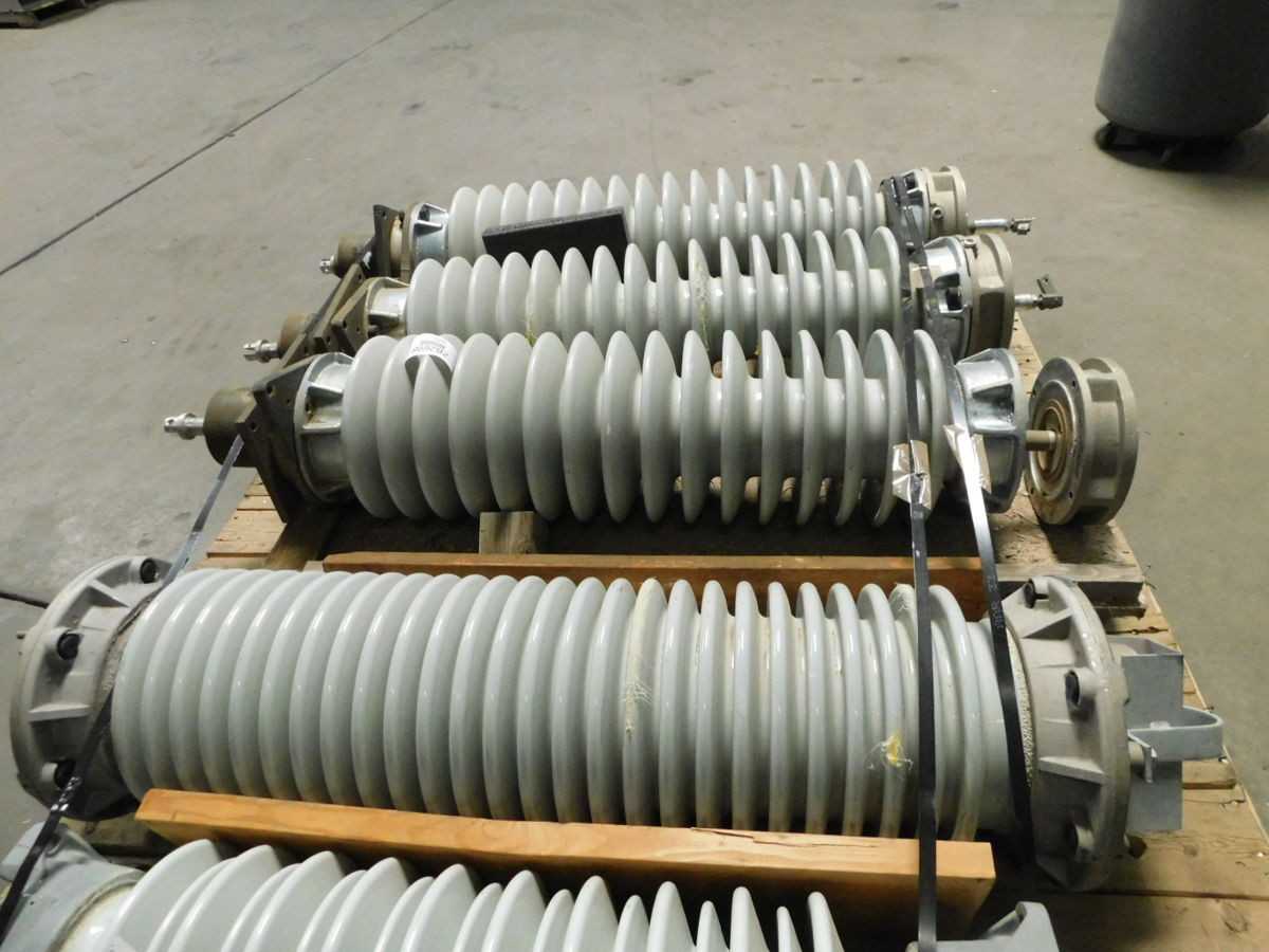 LOT OF 4 LAPP ARRESTER, INSULATOR - ELECTRICAL COMPONENTS