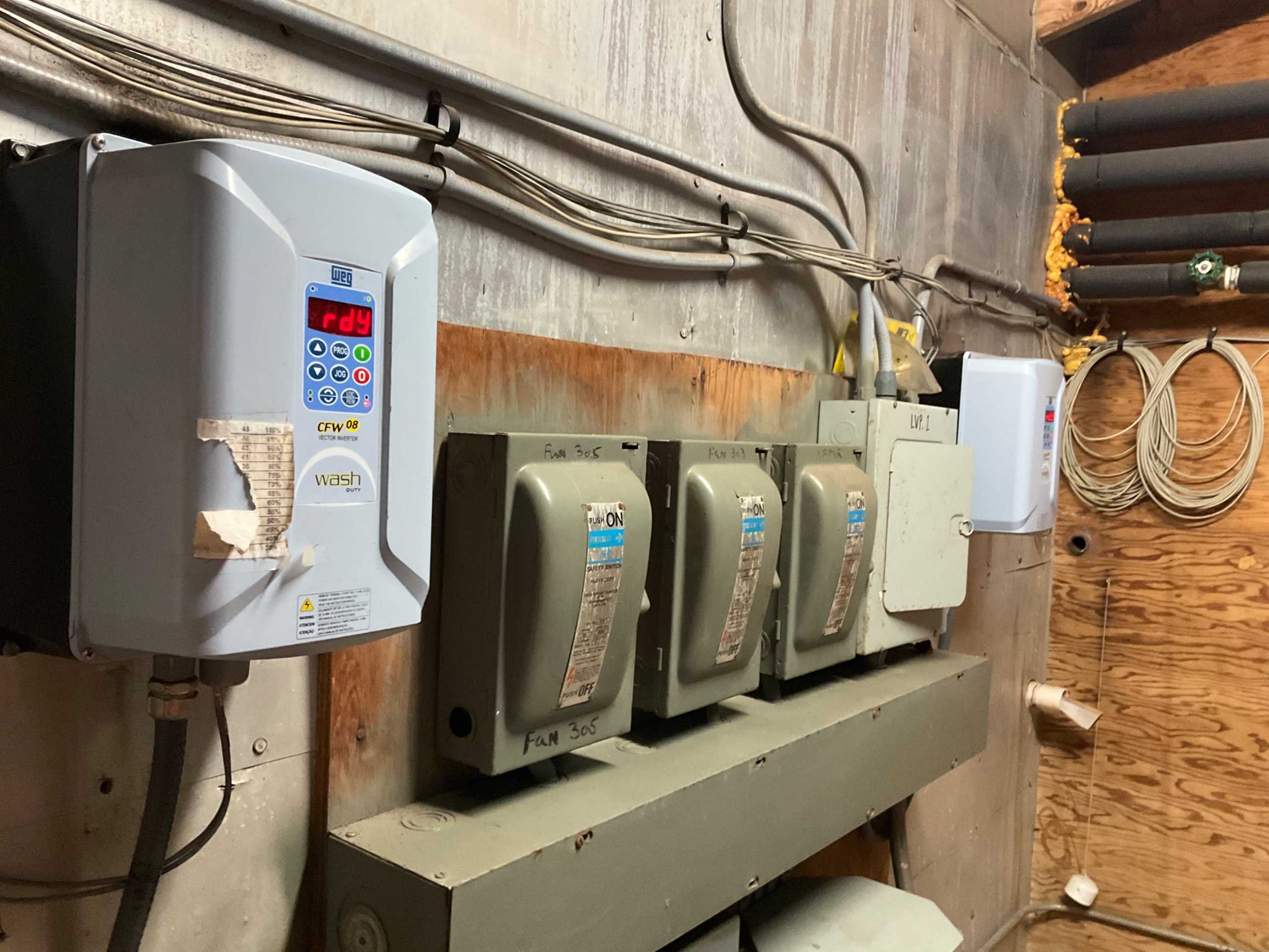 BULK QTY OF AUTOMATION & CONTROLS - AUTOMATION & CONTROLS