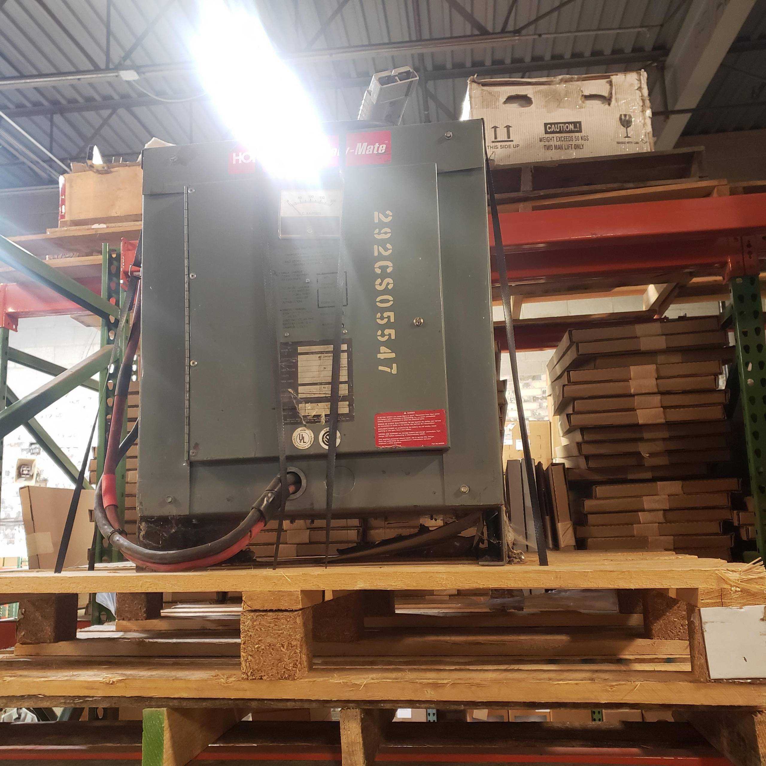 CROWN 35RCTT STAND-UP ELECTRIC COUNTERBALANCE FORKLIFT, 36V, 3500LB, 190IN LIFT, 7.2MPH - FORKLIFTS