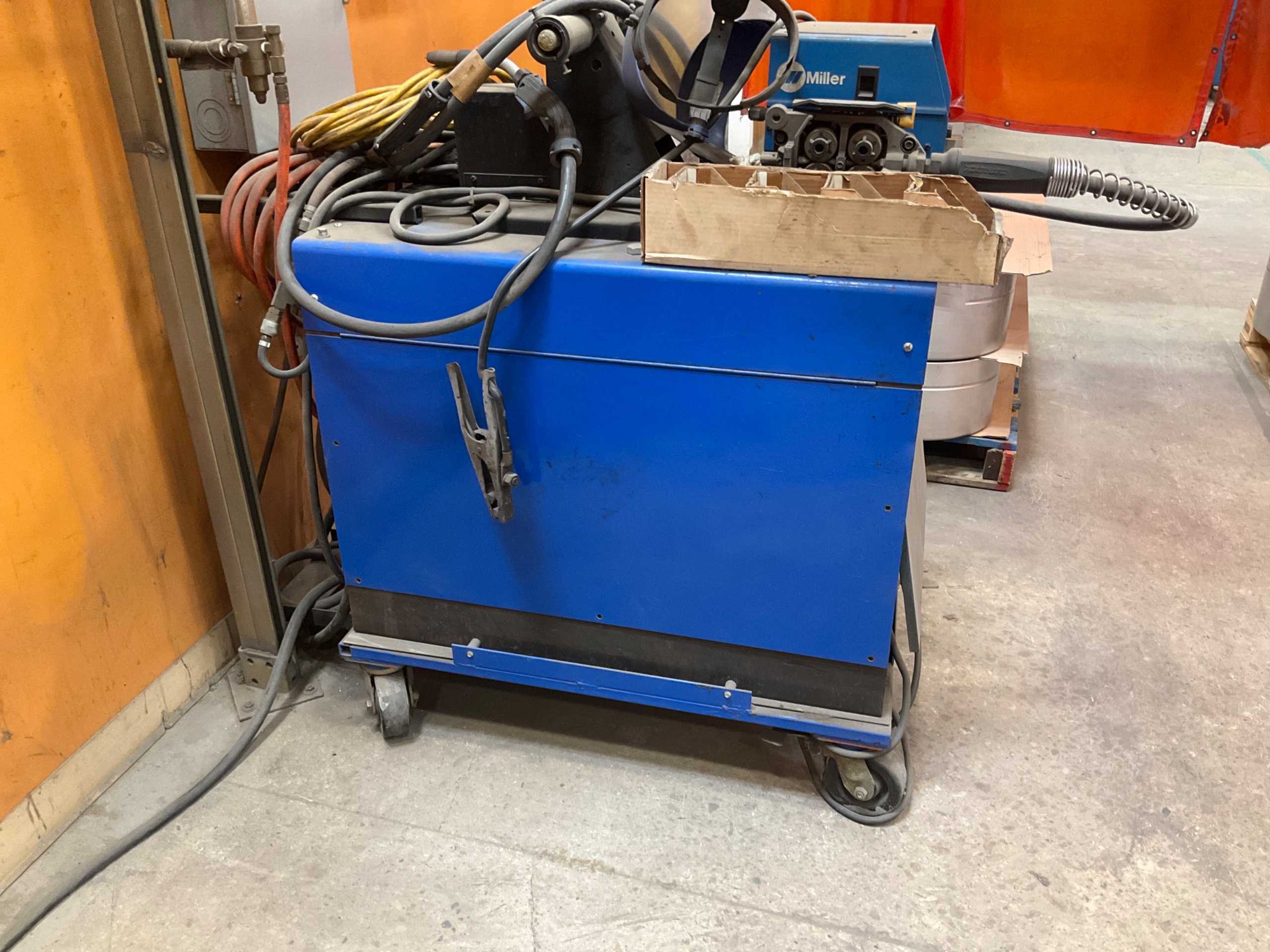 MILLER CP-250TS WELDER - WELDING EQUIPMENT