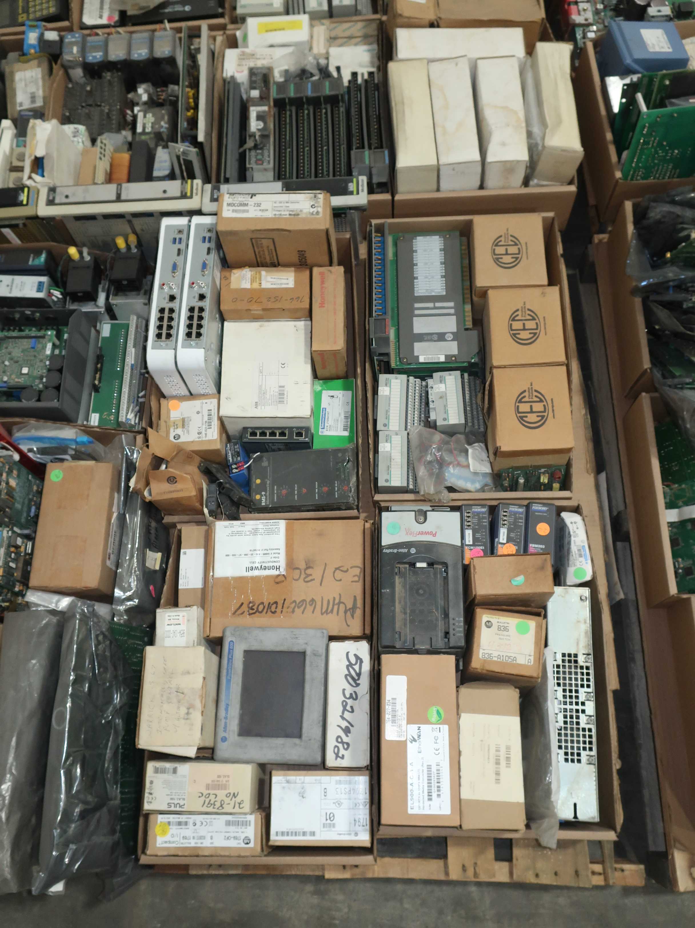 4 PALLETS OF ASSORTED AUTOMATION AND CONTROLS - AUTOMATION & CONTROLS