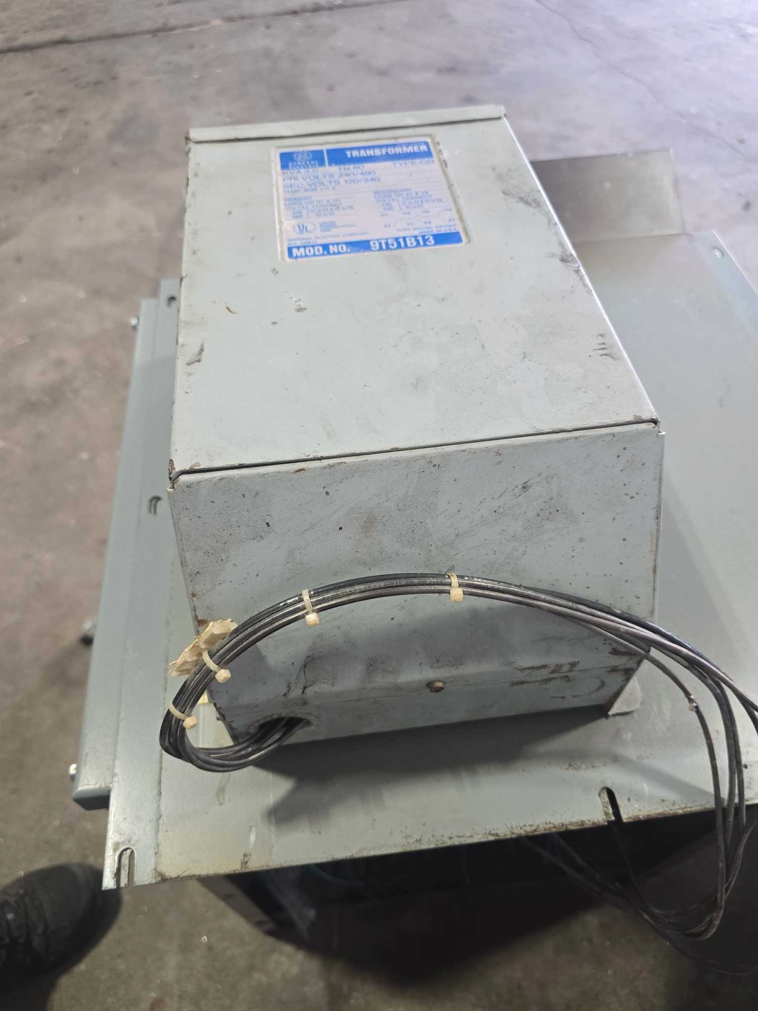 GE 9T51B13 TRANSFORMER, 3.0KVA, 1 PH, DRY TYPE, PRI 240/480V, SEC 120/240V - MACHINE TOOLING
