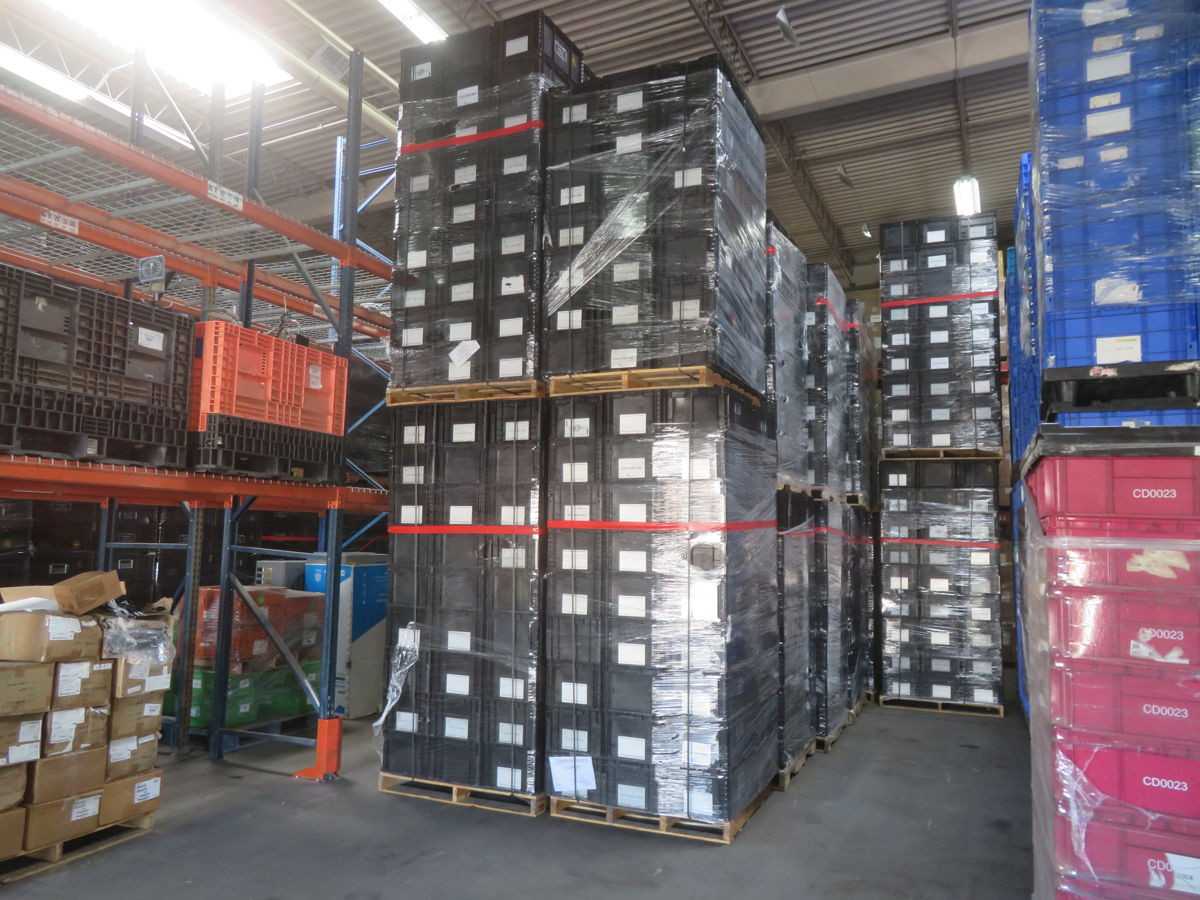 LOT OF 920 SCHAEFER NF241511 STRAIGHT WALL CONTAINERS - GREAT SHAPE FULL TRAILER - STORAGE BINS