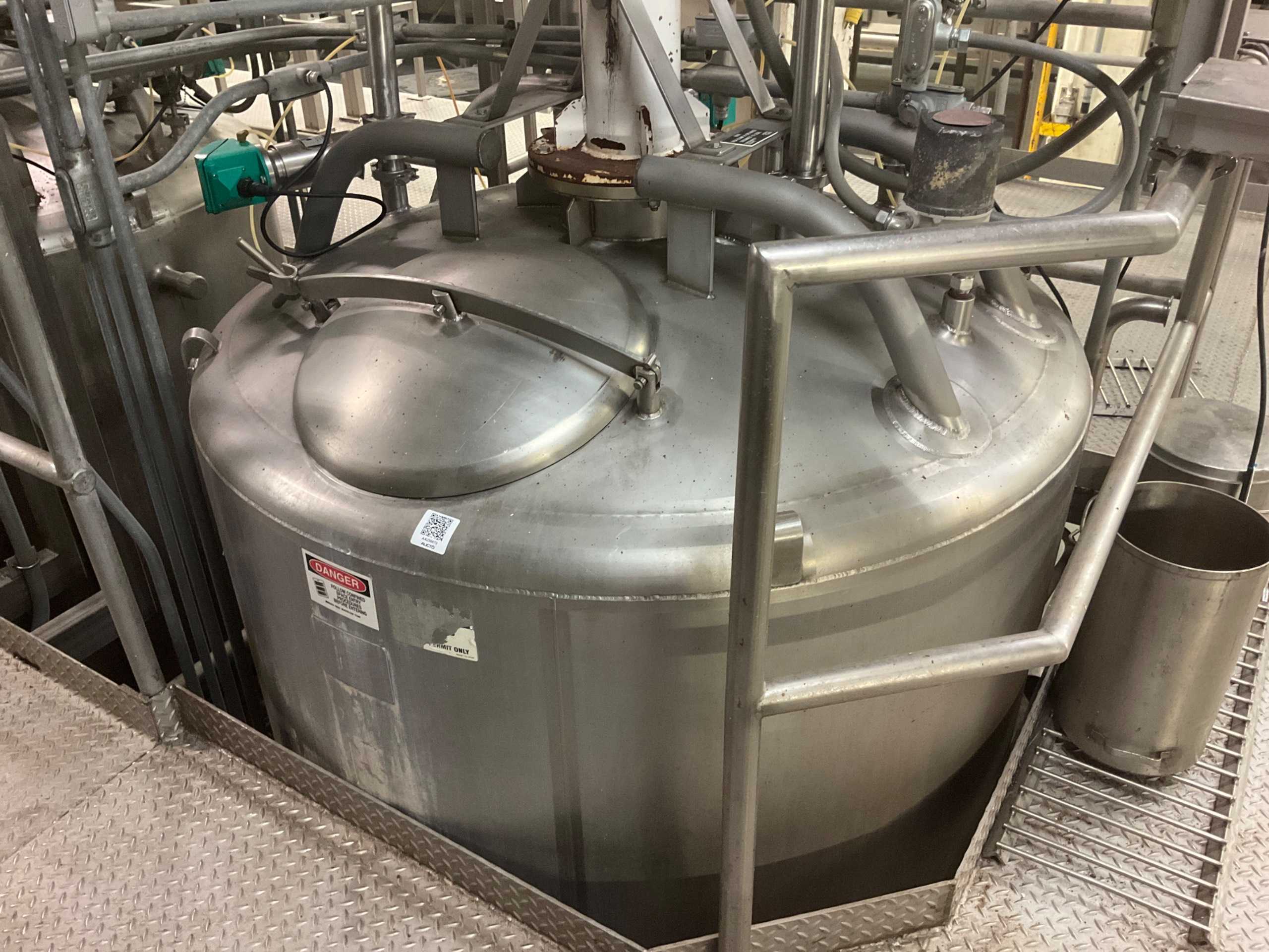 1996 SFI 600 GALLON MIX TANK - MIXERS